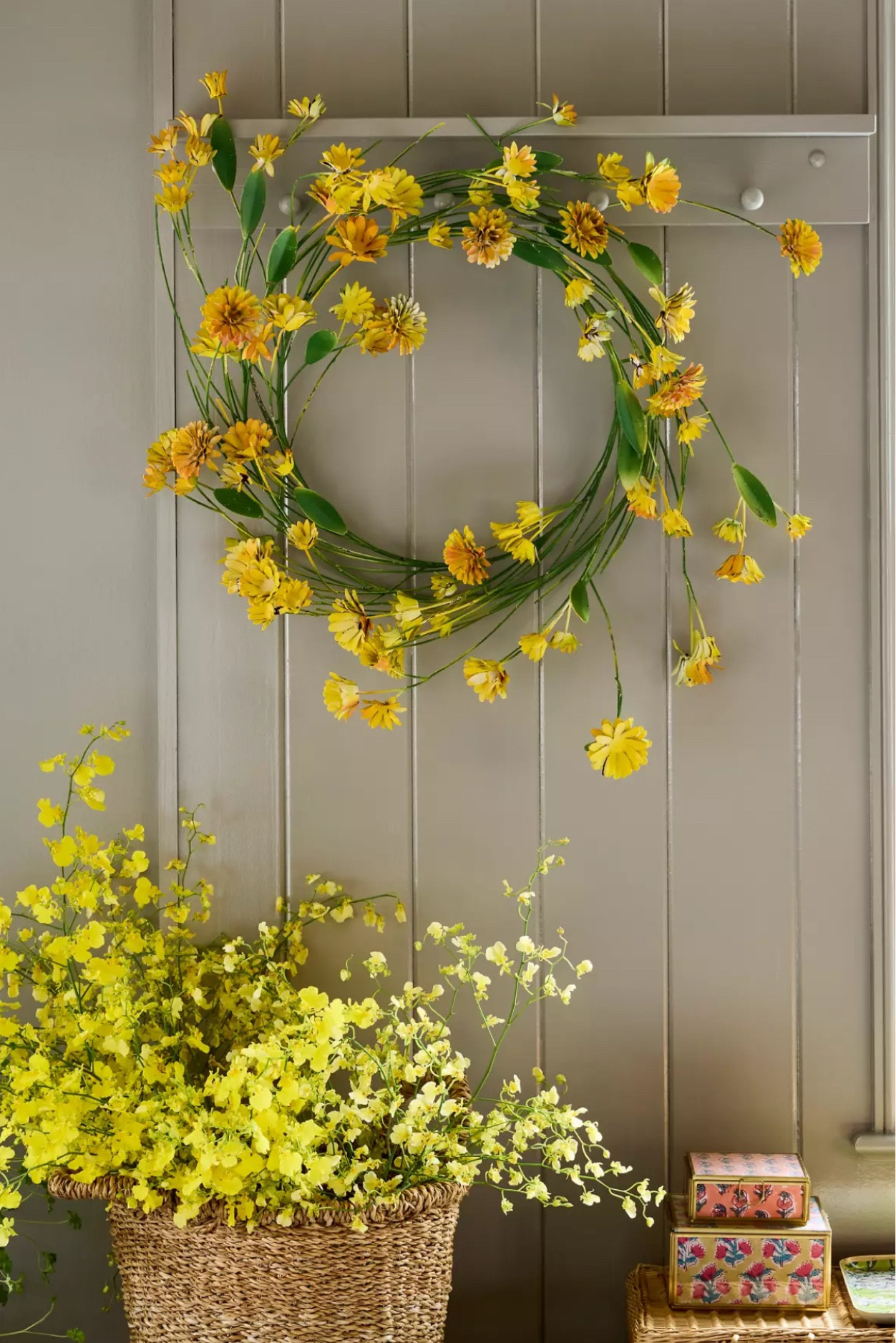 Yellow strawflower petals make up this gorgeous iron wreath. Featuring multiple hues for a distinct appearance.



#LTKHome #LTKSeasonal
