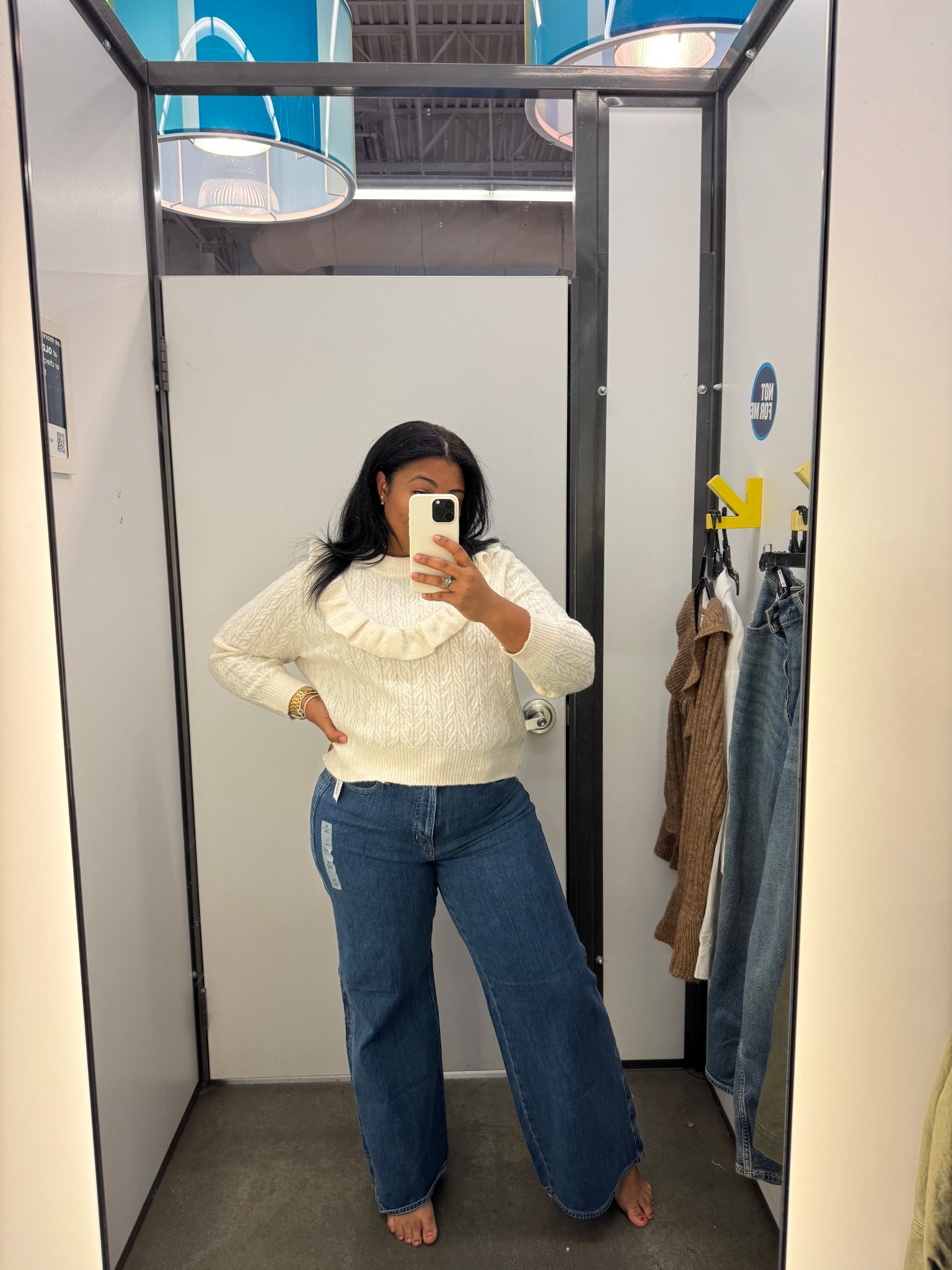 This would be so cute for thanksgiving or even family photos! These jeans are so good! 

#LTKStyleTip #LTKHoliday #LTKMidsize