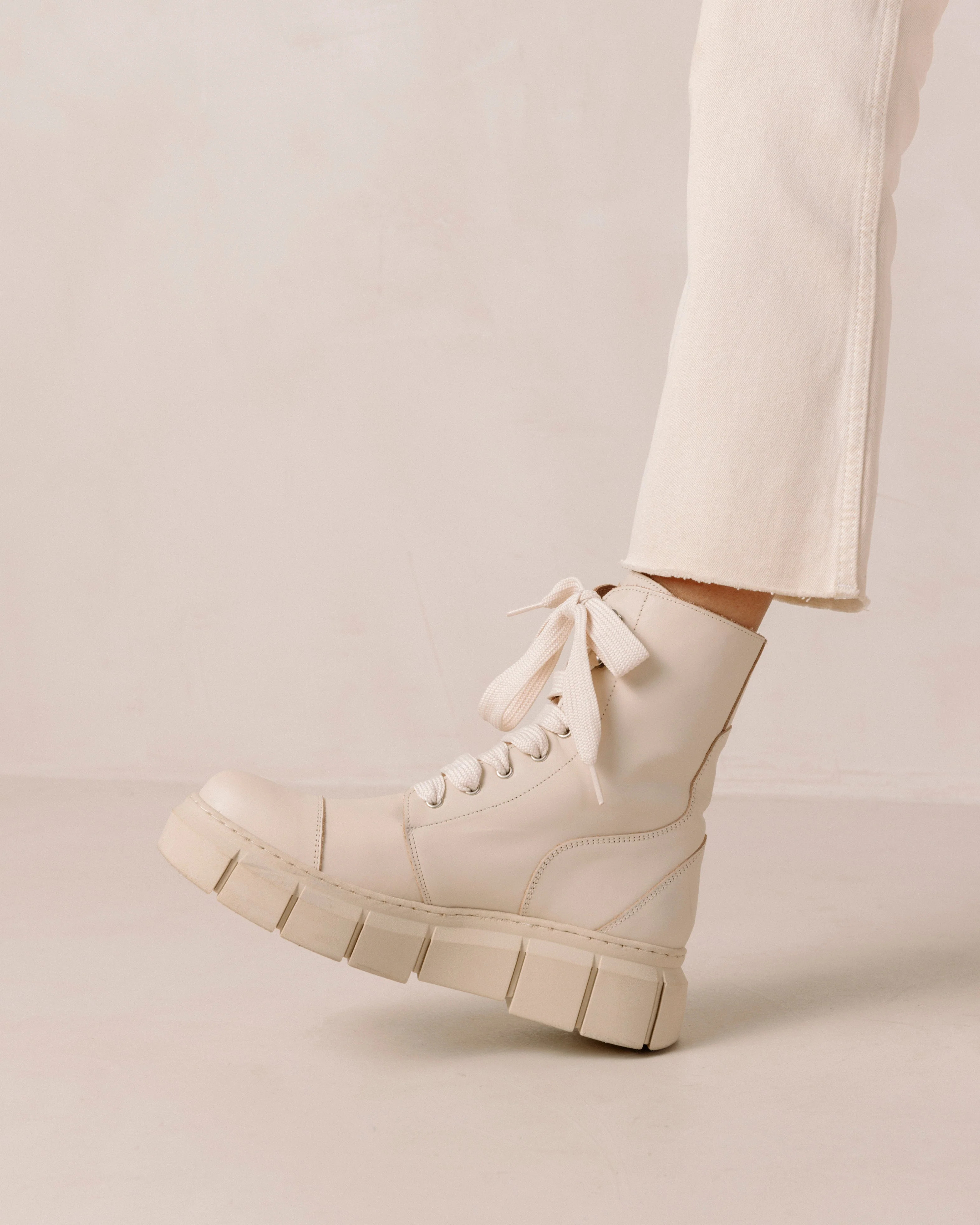 Can Can - Beige Leather Combat Boots | ALOHAS | Alohas US
