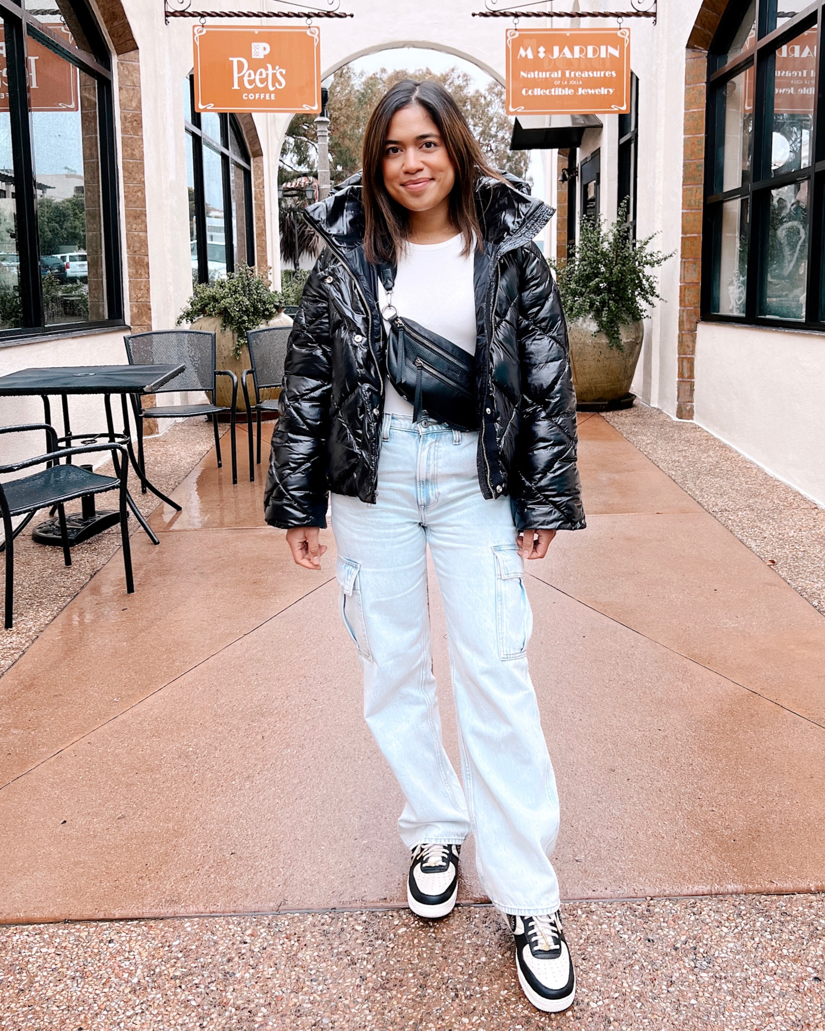 Rainy weather OOTD, puffer jacket, cargo jeans, sneakers


#LTKFind #LTKshoecrush #LTKstyletip