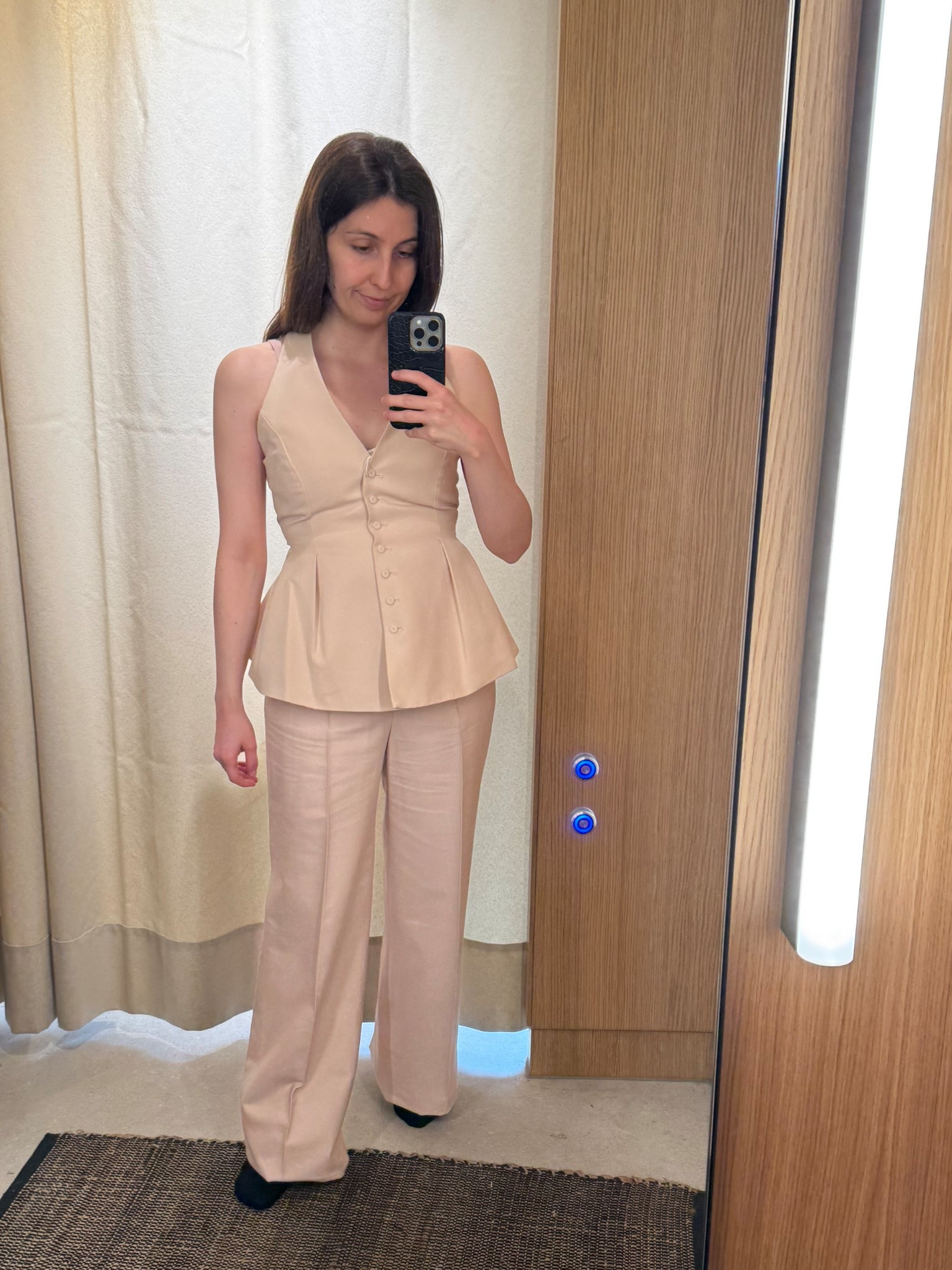 I went to the stores today and tried this set at Mango. I’m in love! The waistcoat is halterneck and creates a beautiful shape around your hip area. Perfect for people like me that are flat on the hips! The trousers are straight and they would look perfect with so many outfits. Let’s ignore the fact that it’s super long on me! I’m 153cm/5 feet tall. The quality was amazing as well, a combination of cotton and viscose. And the colour is a very beautiful nude-pink shade! I’m definitely going to buy this set for summer as I’m going to Greece in July this year and I expect it to be super hot.
Picture it with gold accessories and a brown bag. For shoes, either brown flats or my favourite heeled sandals in either brown, cream or even gold to match the accessories. I would also go for pointy pumps.

#LTKpetite #LTKeurope #LTKsummer