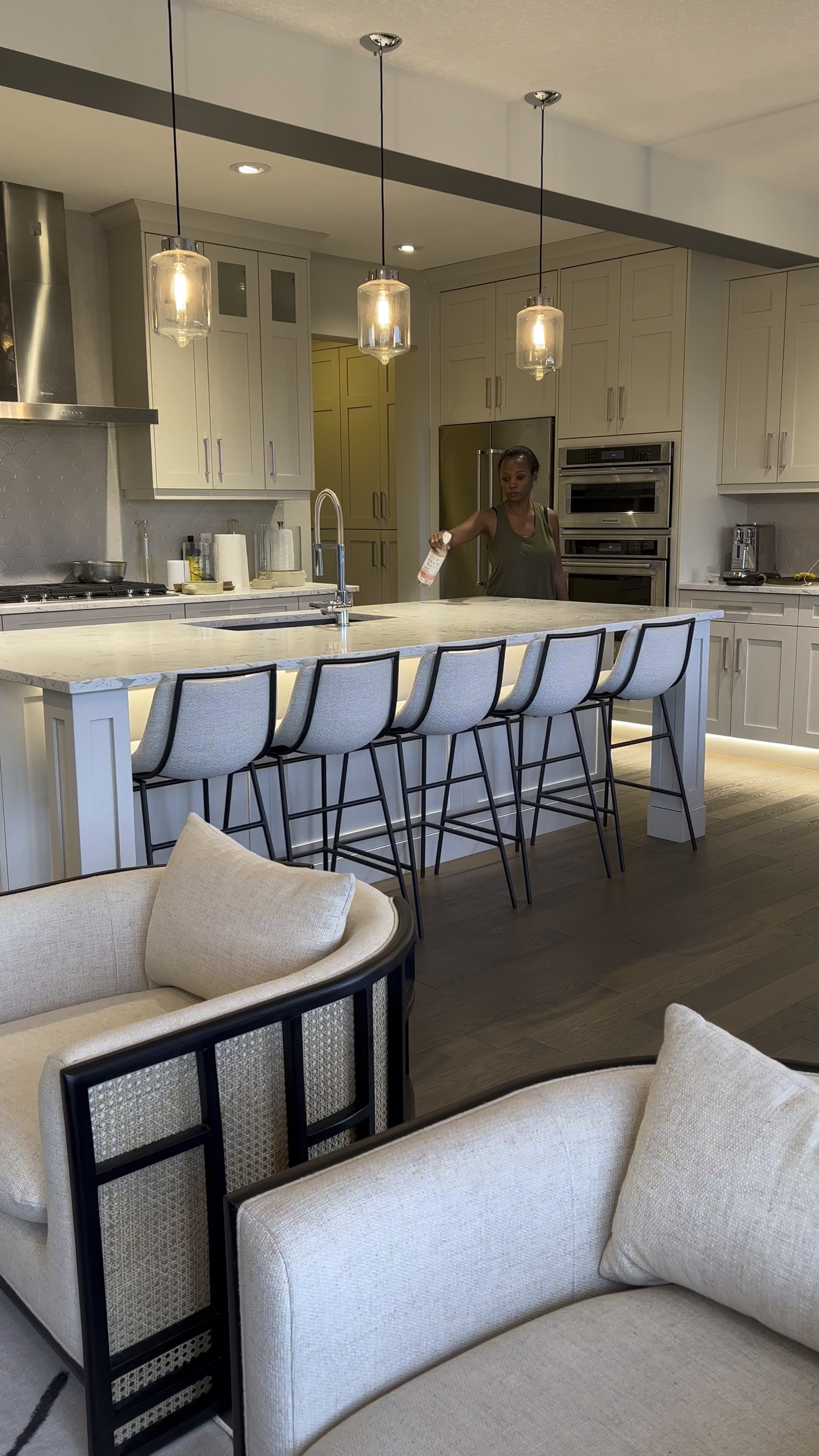 Happy Monday… 😊

Shop my counter stools and accent chairs. Spray is by branch basic 💕

#LTKhome #LTKsalealert #LTKstyletip