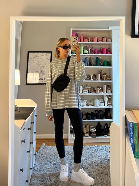 Easy fall outfit idea with leggings 