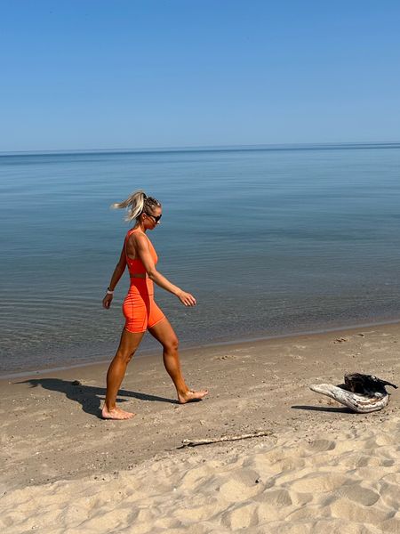 Barefoot beach running set! @fabletics #moveinfabletics #fableticspartner #myfabletics 