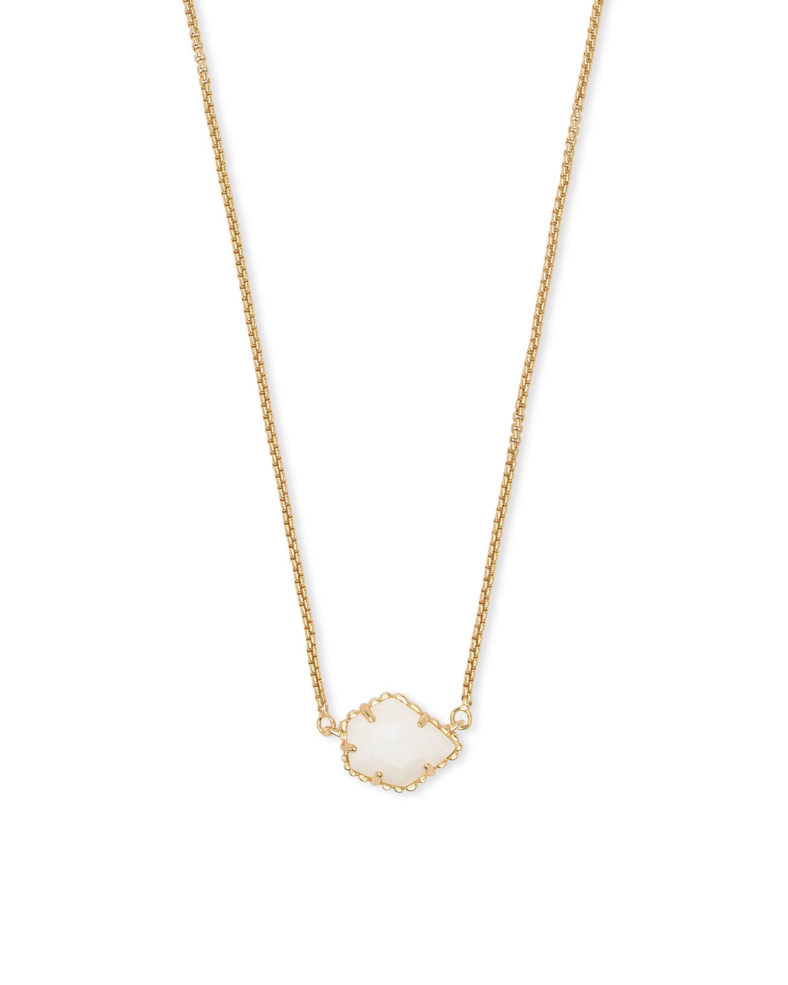 Tess Gold Pendant Necklace In White Pearl | Kendra Scott