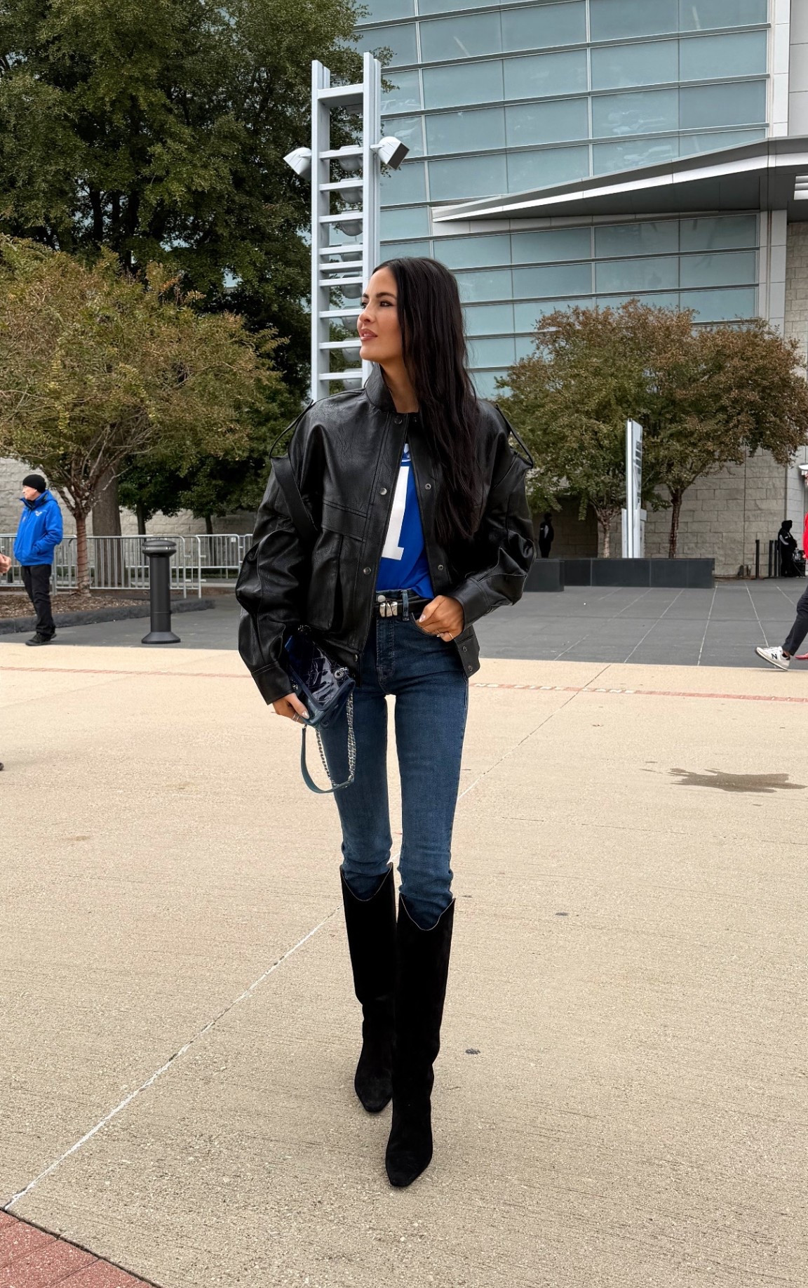 Game day 💙🤙🏼🏈  boots and jeans are SO comfy!!! 