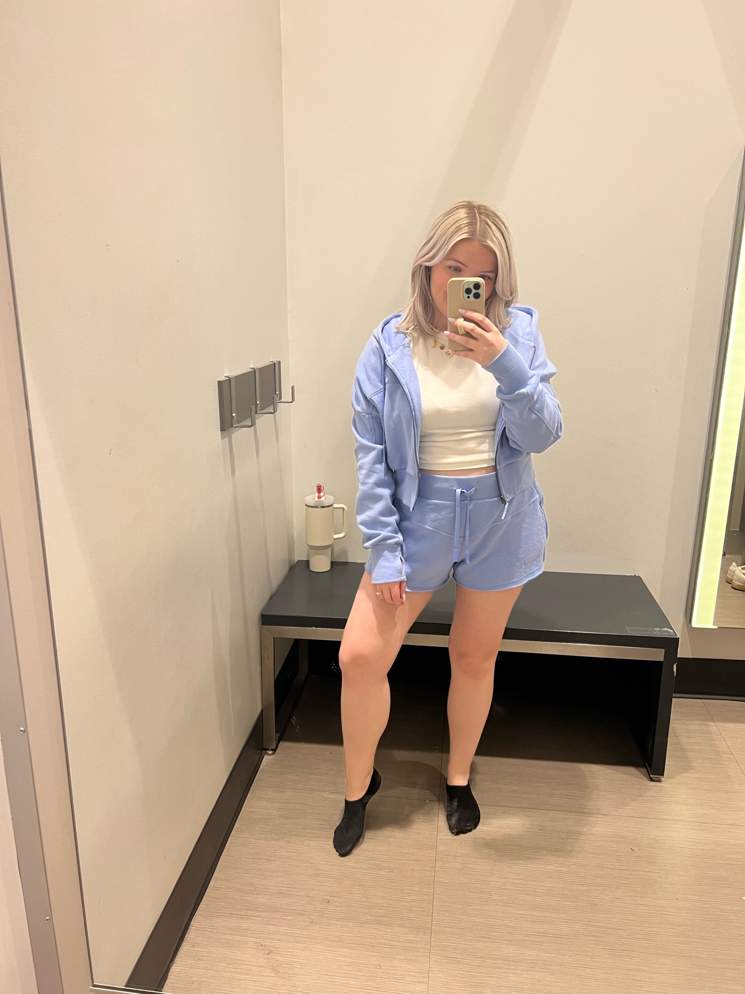 M // white crop
M // crop hoodie
L // shorts 