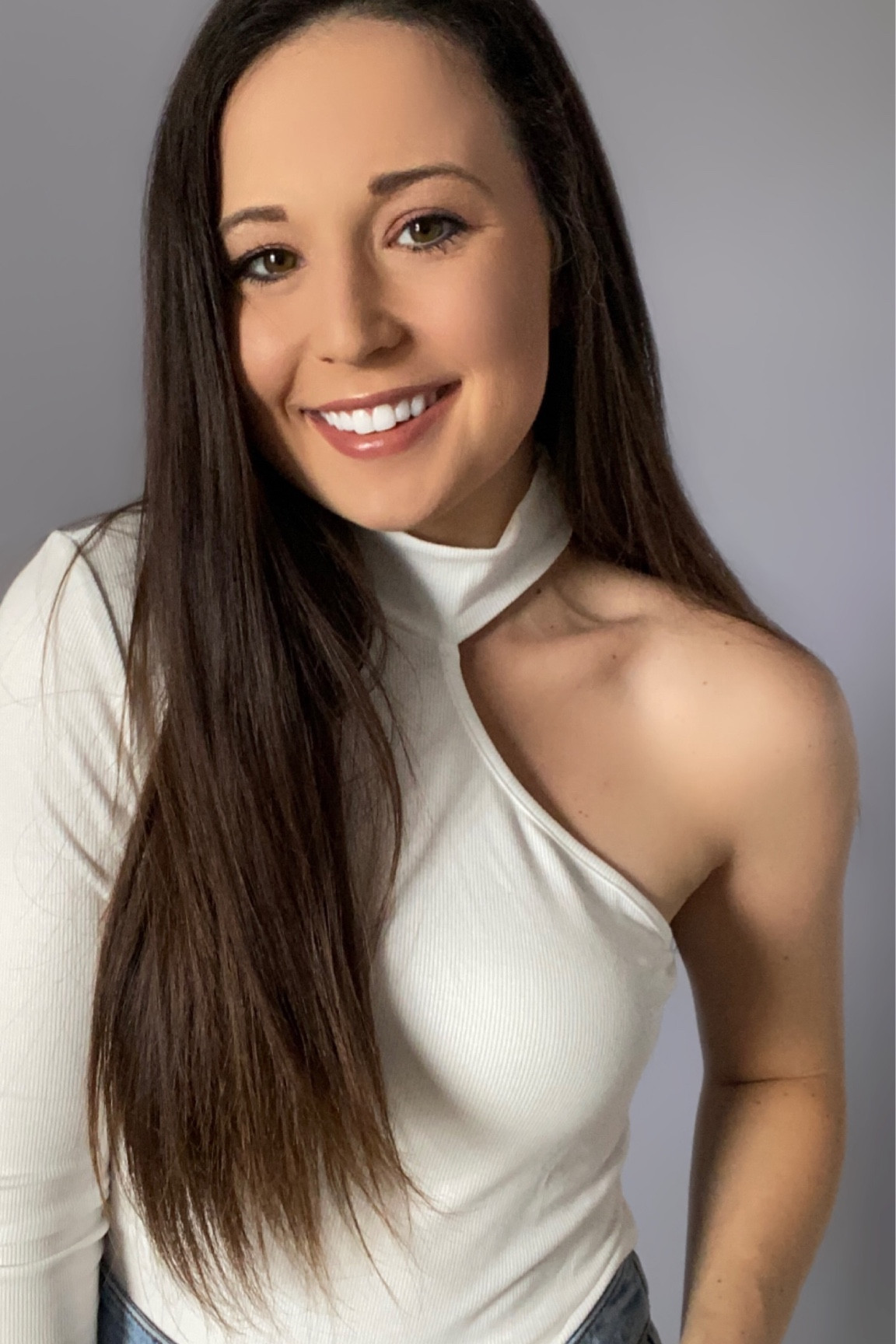 Asymmetrical long sleeve one sleeve white top 

#LTKstyletip #LTKU #LTKsalealert