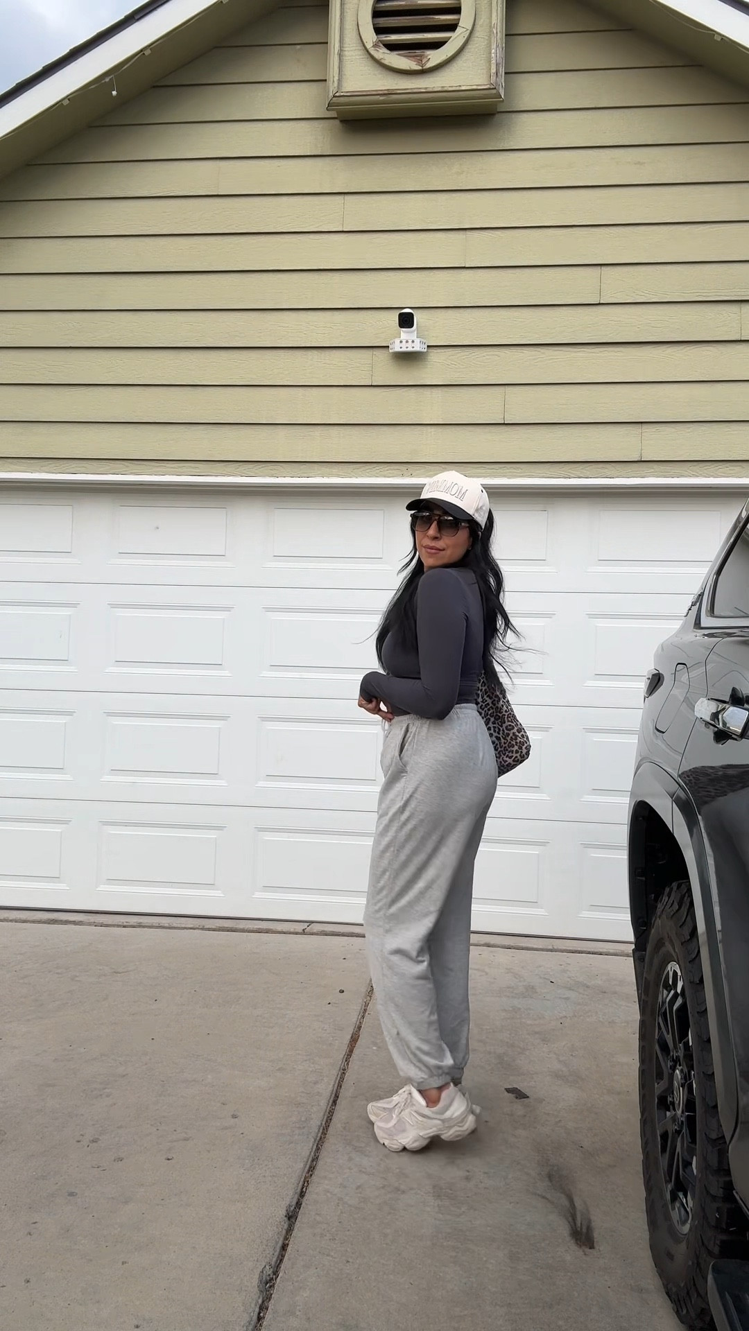 Sweatpants under $15 

Tall girlies 
Sweatpants 
Amazon finds 
Trucker hat 
Fall outfit
Fall style 
New balance 9060


#LTKTall #LTKShoeCrush #LTKStyleTip