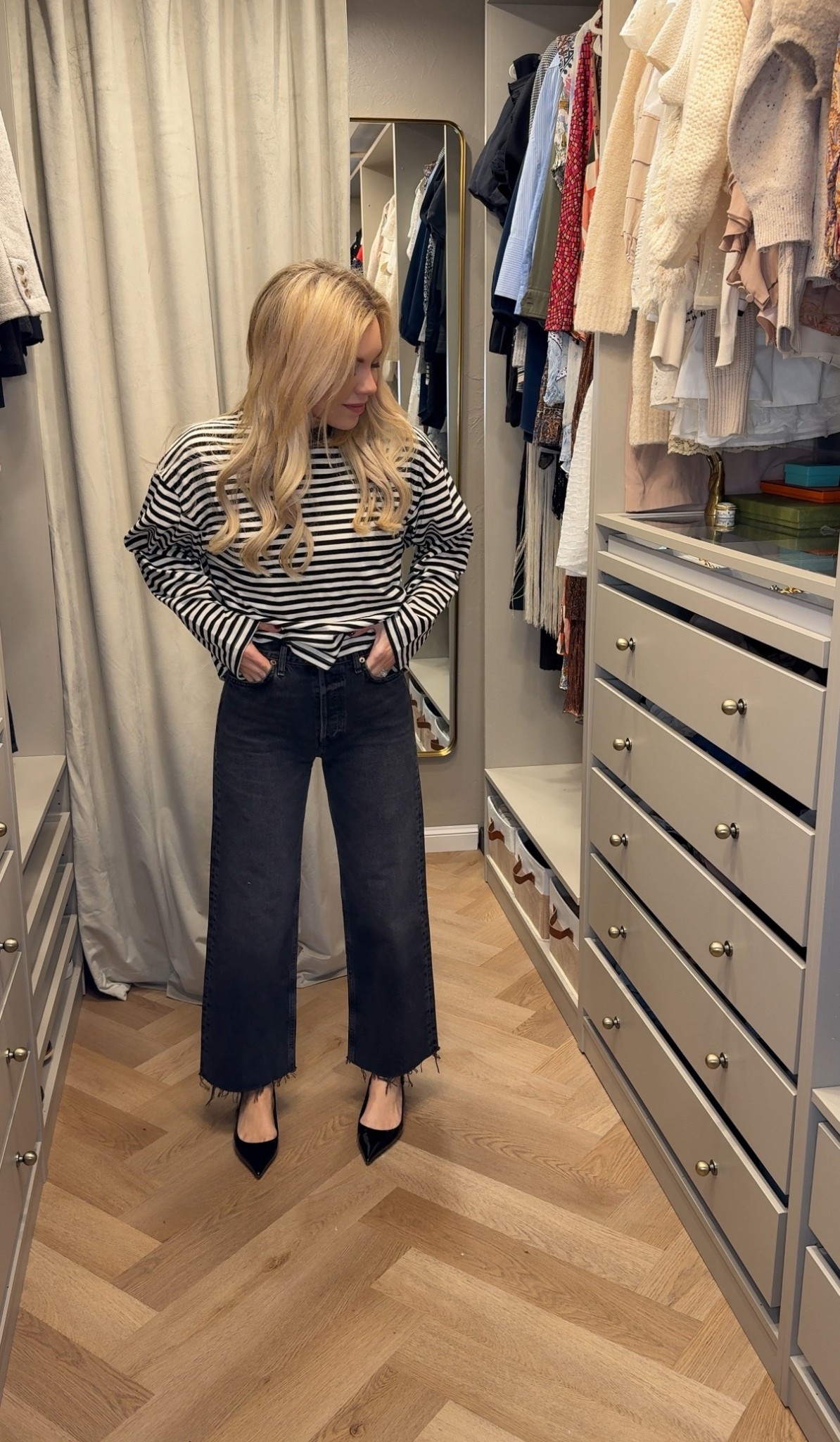 Stripe tee
Black jeans
Cropped wide leg black jeans 


#LTKootd #LTKdayinmylife #LTKSeasonal