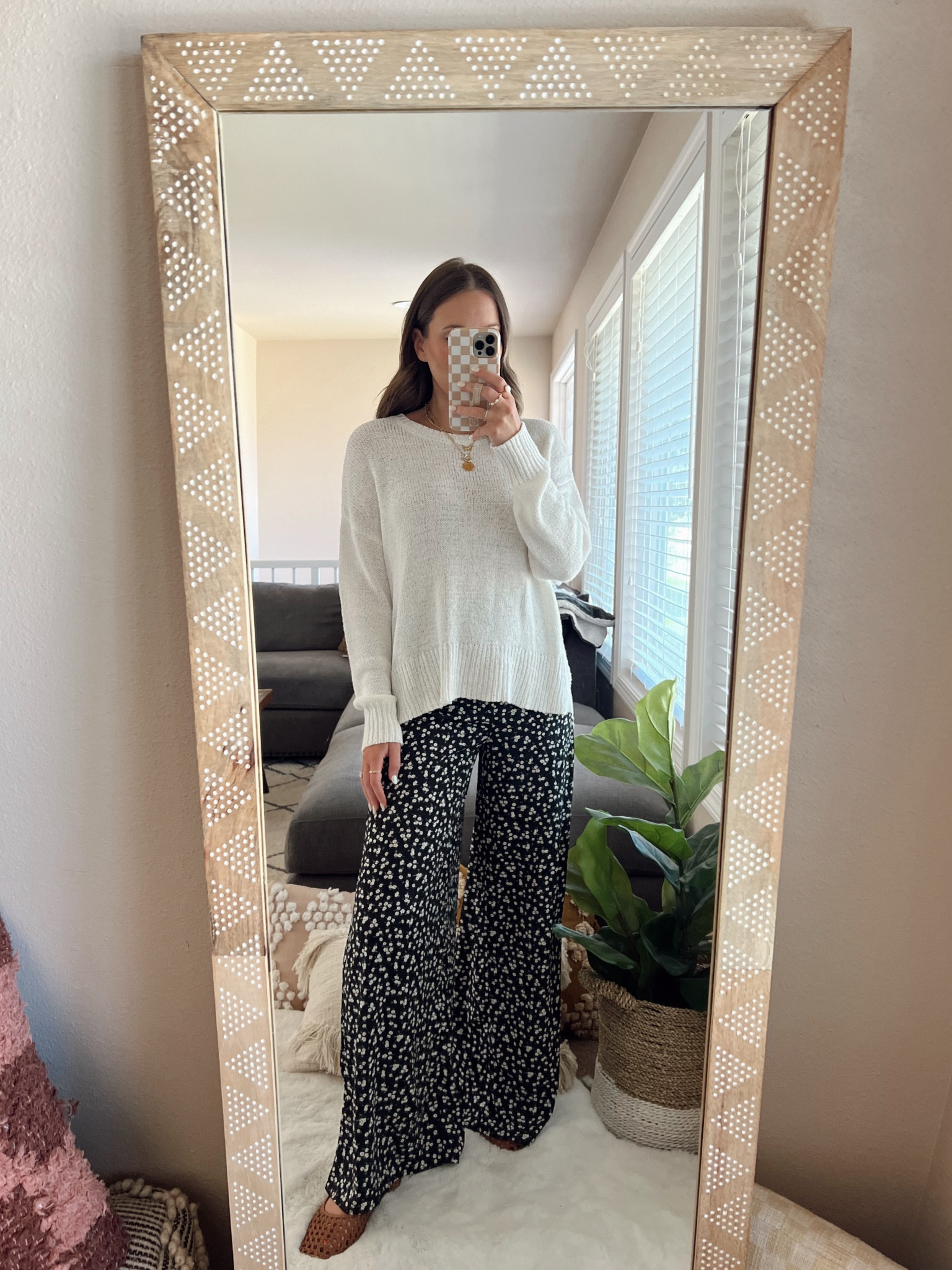 Teacher outfit idea🍎 wearing a small sweater and xs pants 

Teacher style | classroom outfit | teacher outfit | classroom style | teacher Tuesday | outfit inspo 

#LTKstyletip