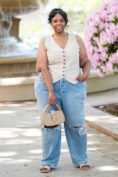 Plus Size Summer Outfit Idea 

Wearing Size XXL
Jeans Size 24 (could size down)