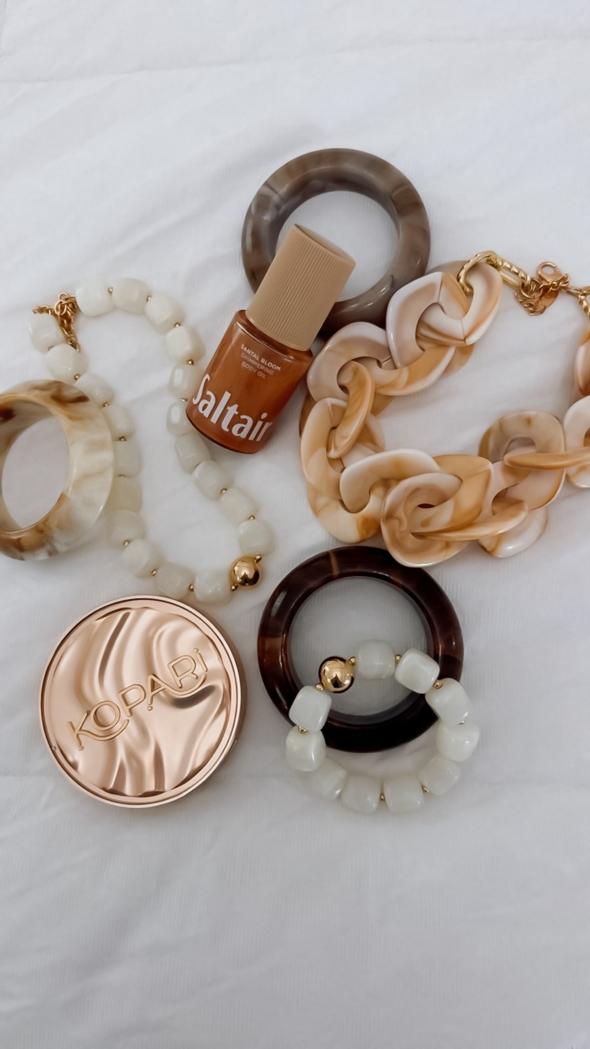 These are the details that pull the whole look together. 

Which ones are you adding to your cart first? Everything is linked on my LTK. 

#jewelry #fashion #amazon #ulta #EverydayStyle #accessoryfinds #beautyfinds

#LTKWorkwear #LTKSeasonal