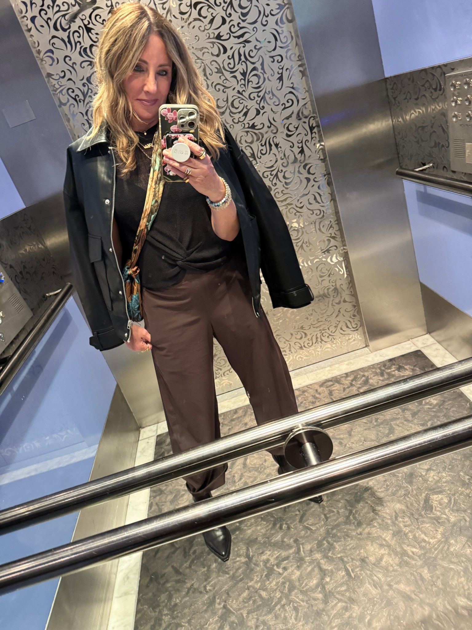 I decided to wear the same pants I had down south to go out to dinner that night with our group!

#LTKWorkwear #LTKootd #LTKTravel