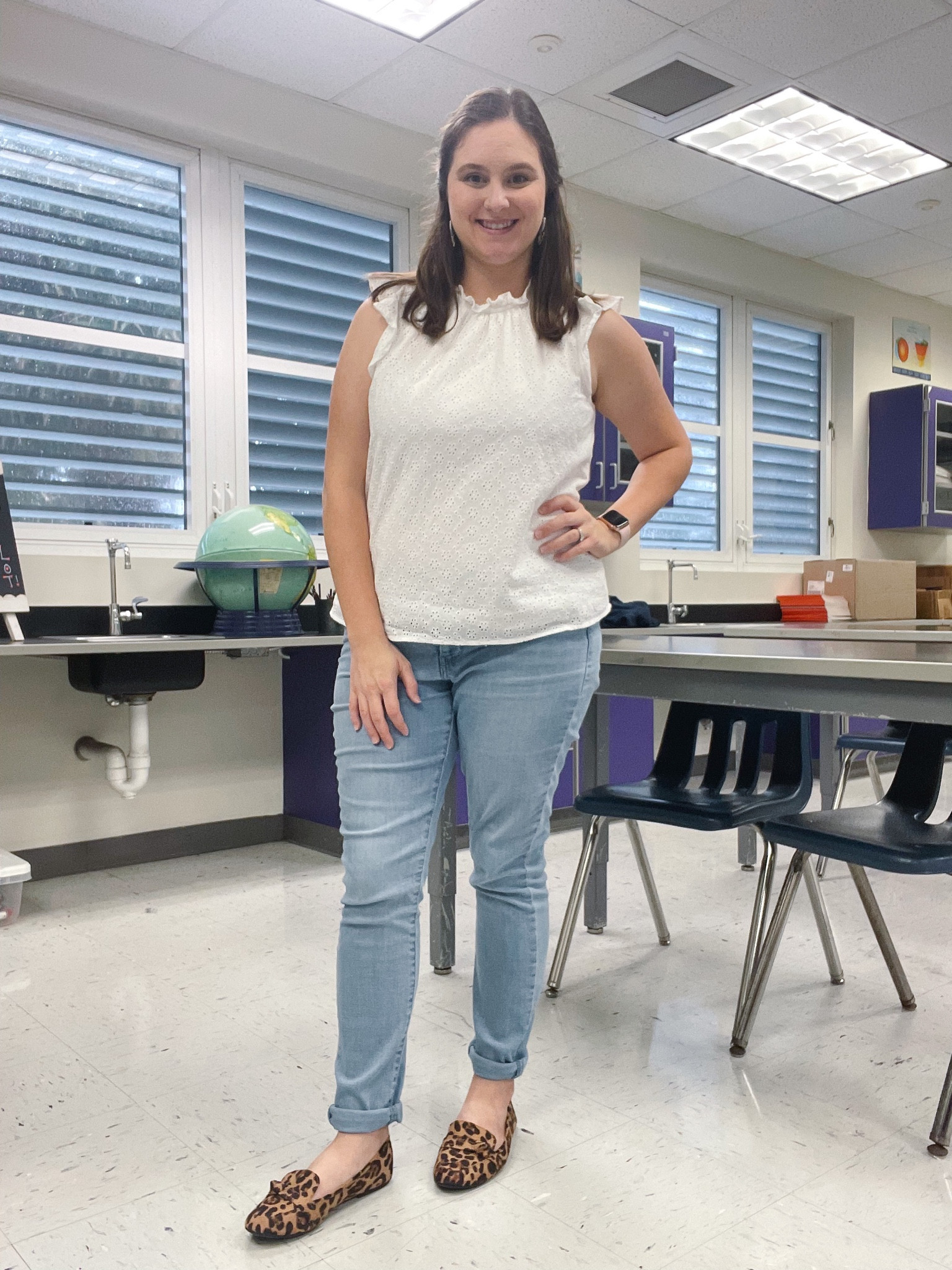 Happy Friday! So grateful that the weekend has come around. 

Top: Ann Taylor Factory, L
Bottoms: Levi 311 jeans, 12
Shoes: Journee

#LTKworkwear #LTKunder50