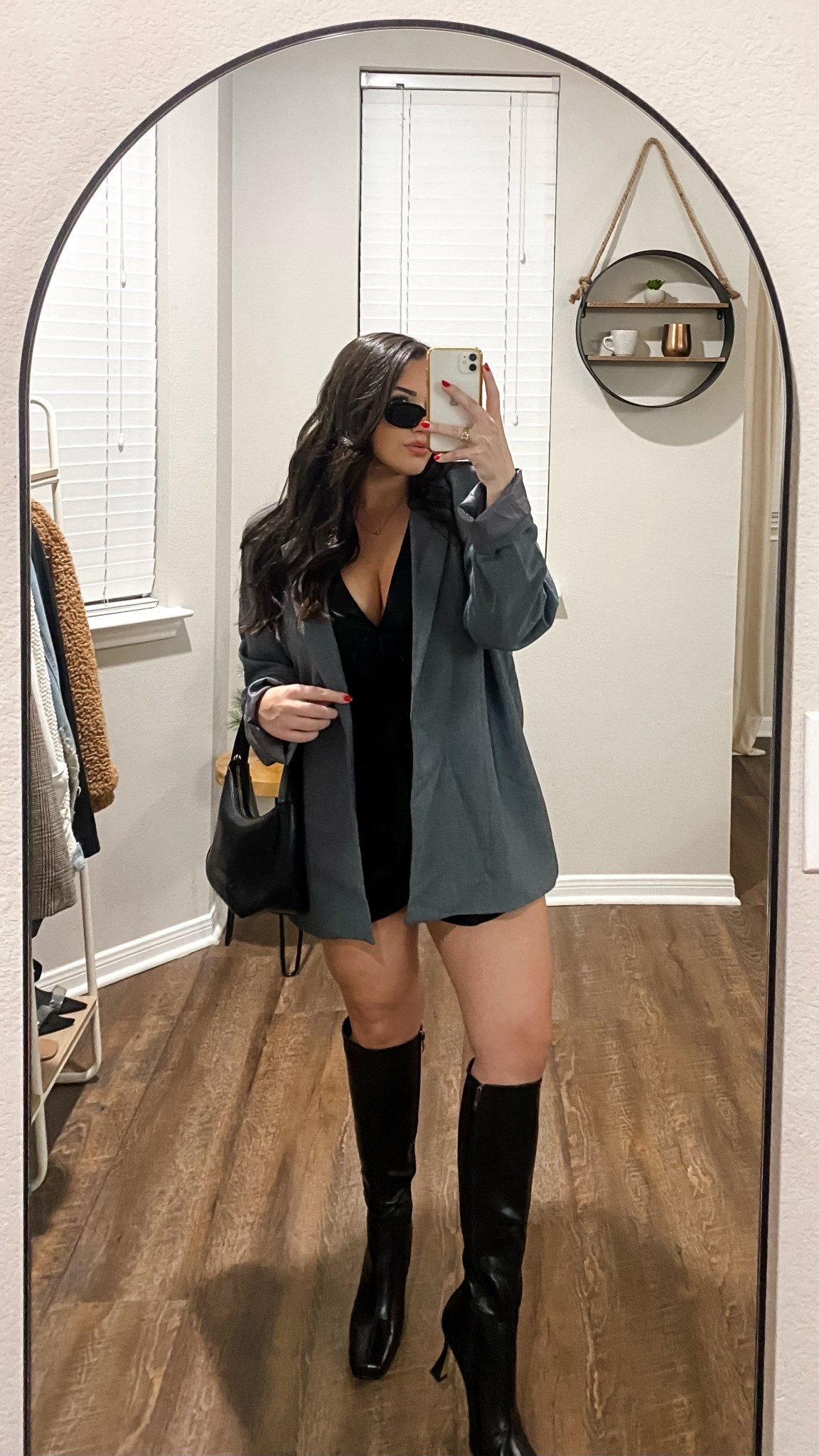 oversized blazer outfit with knee high boots

#LTKStyleTip