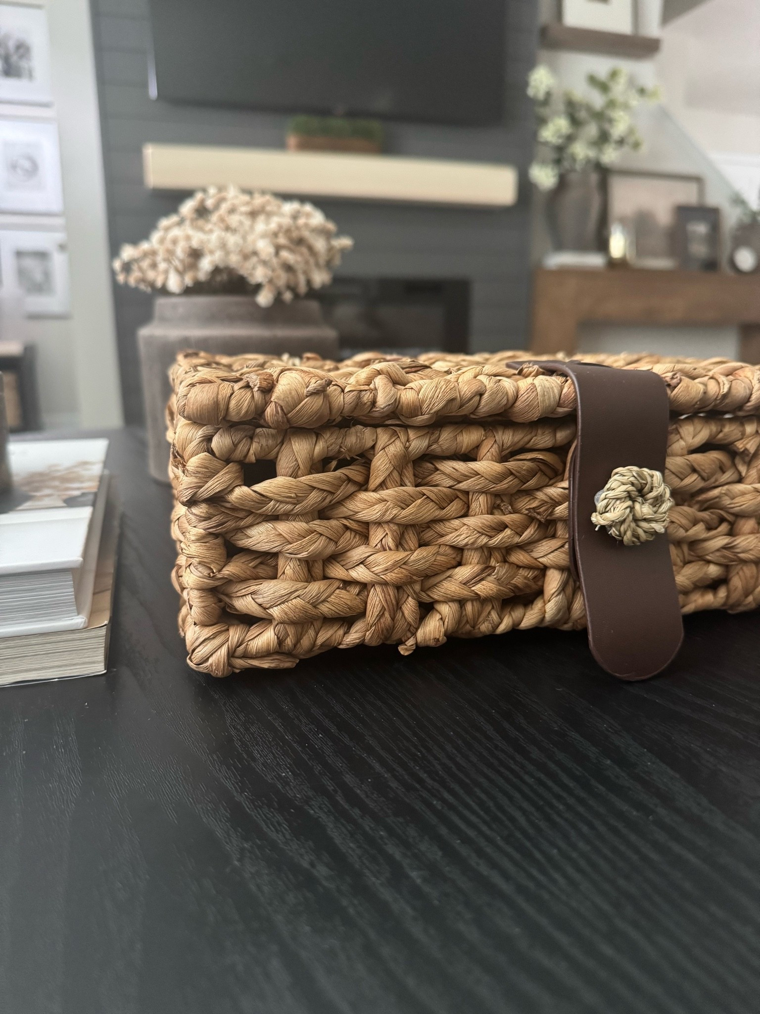 Loving my new decorative box! Perfect for a coffee table, console, or bedroom dresser! Small or large size options 🤍