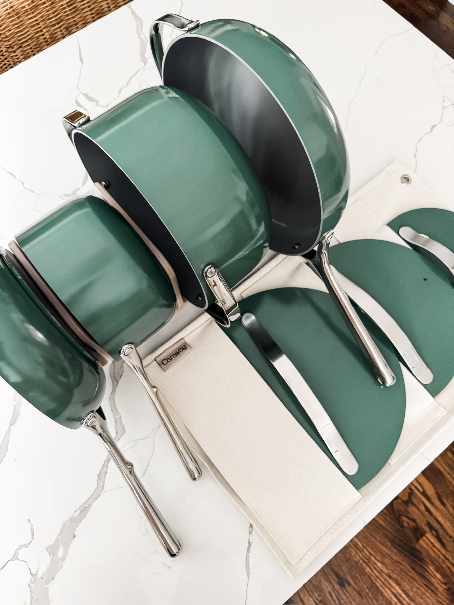 A cookware set that’s as beautiful as it is functional 🍳
This green nonstick cookware set features ceramic-coated pots and pans, stainless steel handles, and matching pan lids—all laid out on a quartz countertop for a clean, elevated look. Lightweight, easy to clean, and designed for everyday cooking, this set is perfect for modern kitchens that value style, performance, and organization. A true upgrade for anyone building a cohesive, aesthetic kitchen.

CODE: Eanes10 = 10% off 

https://rstr.co/caraway/37238

#eanesinteriors #cookwareset #nonstickcookware #ceramiccookware #greenpotsandpans #kitchenaesthetic #kitchenessentials #modernkitchen #homeupgrade #ltkhome

#LTKHome #LTKfoodie #LTKSeasonal