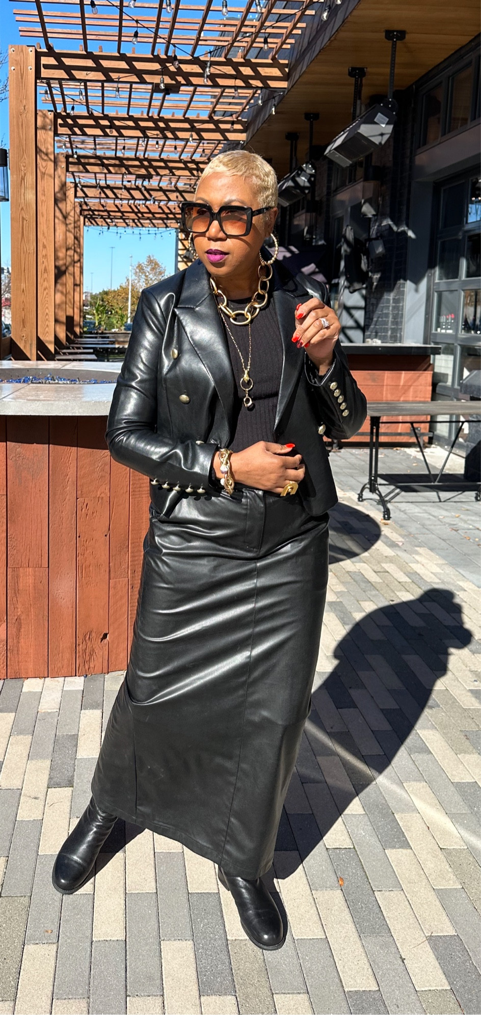 This black faux leather skirt and blazer combo is the perfect outfit that can be worn to work and then to happy hour. 

#LTKfindsunder100 #LTKworkwear #LTKstyletip