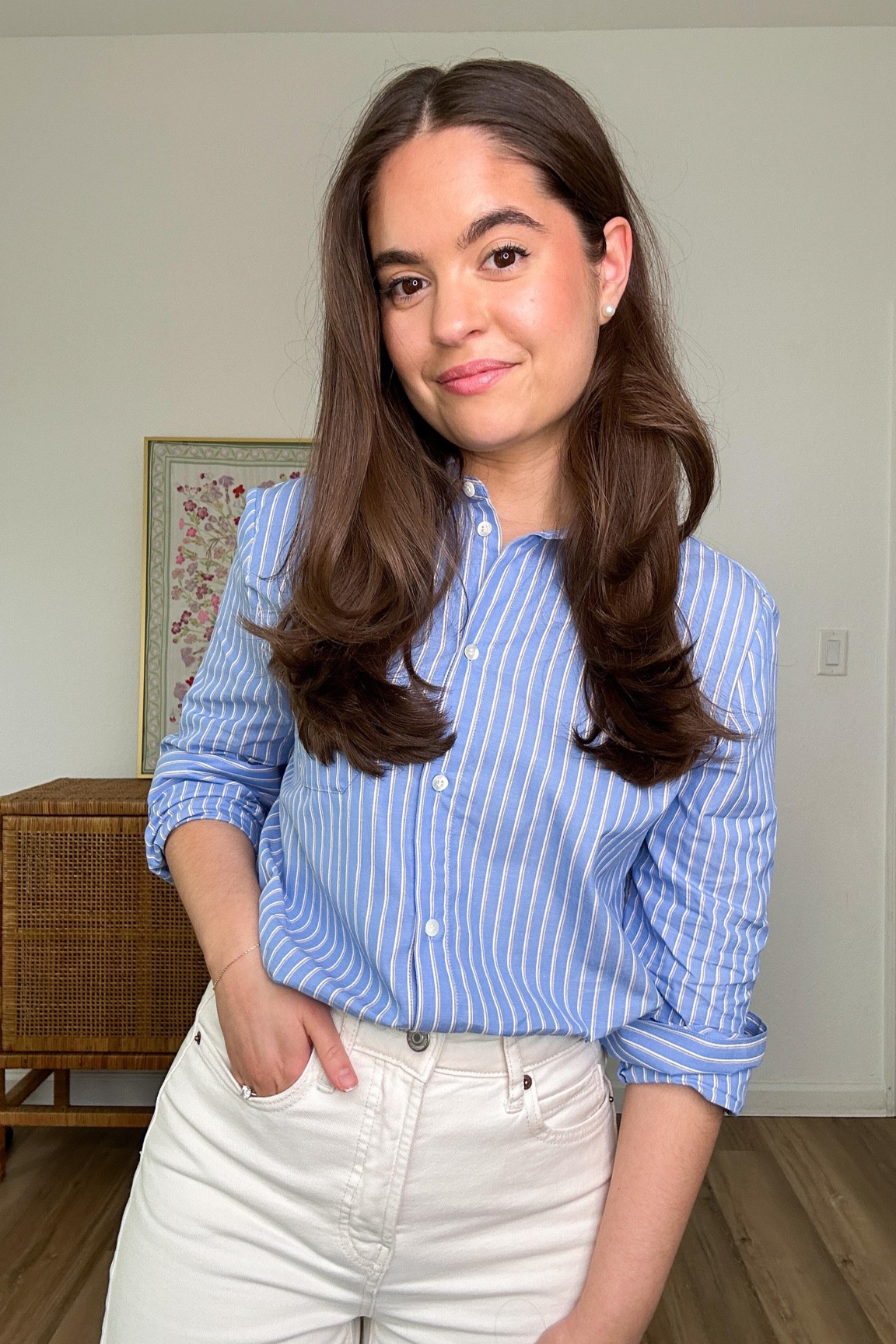 The hack everyone needs…

When I feel like I have nothing to wear, I always keep it classic and simple! A crisp button down shirt and jeans always looks polished too. 

And not only does it take minimal effort, but also saves time because you can continuously come back to this outfit.

Are you a fan of this classic look? #nancymeyersaesthetic #nancymeyersstyle #basicoutfits #classicoutfits