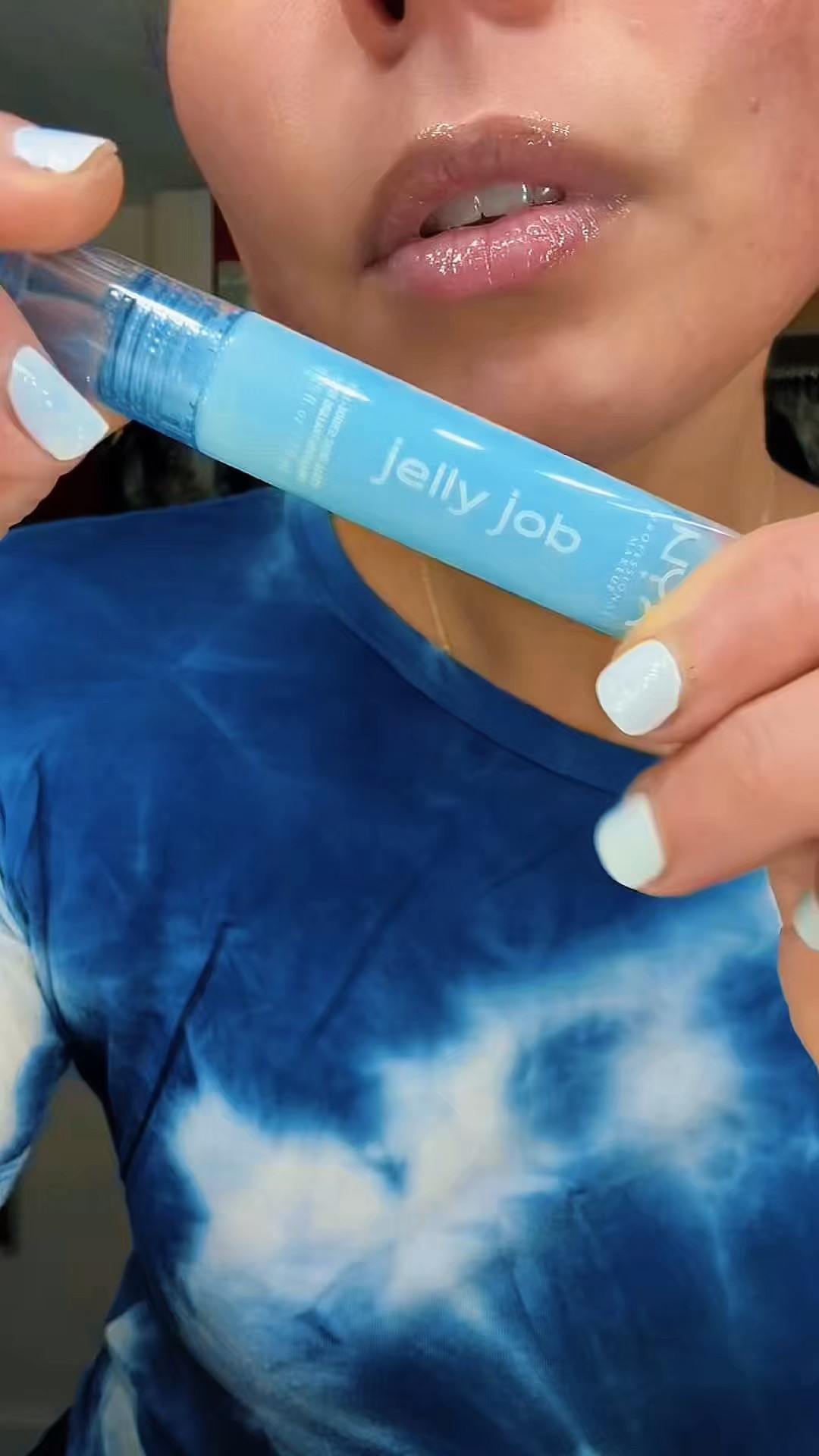 Jelly Job Lip Gloss by NYX 💋 I love how it gives so much shine and that plump look.. plus is smells like cherries 😍🍒

• contains peptides to smooth lip lines and make lips look plumper
• cherry oil helps hydrate and soften lips
• lightweight and non-sticky feel compared with traditional glosses
• comes in about 16 shades, from clear to shimmer colors 


If you love a high-shine lip with a comfortable formula, this affordable drugstore lip gloss is a must-try.✨

#nyx #makeup #lipgloss #drugstoremakeup #makeupmusthaves #jellyjob

#LTKSpringSale  

#LTKBeauty #LTKFestival #LTKgrwm