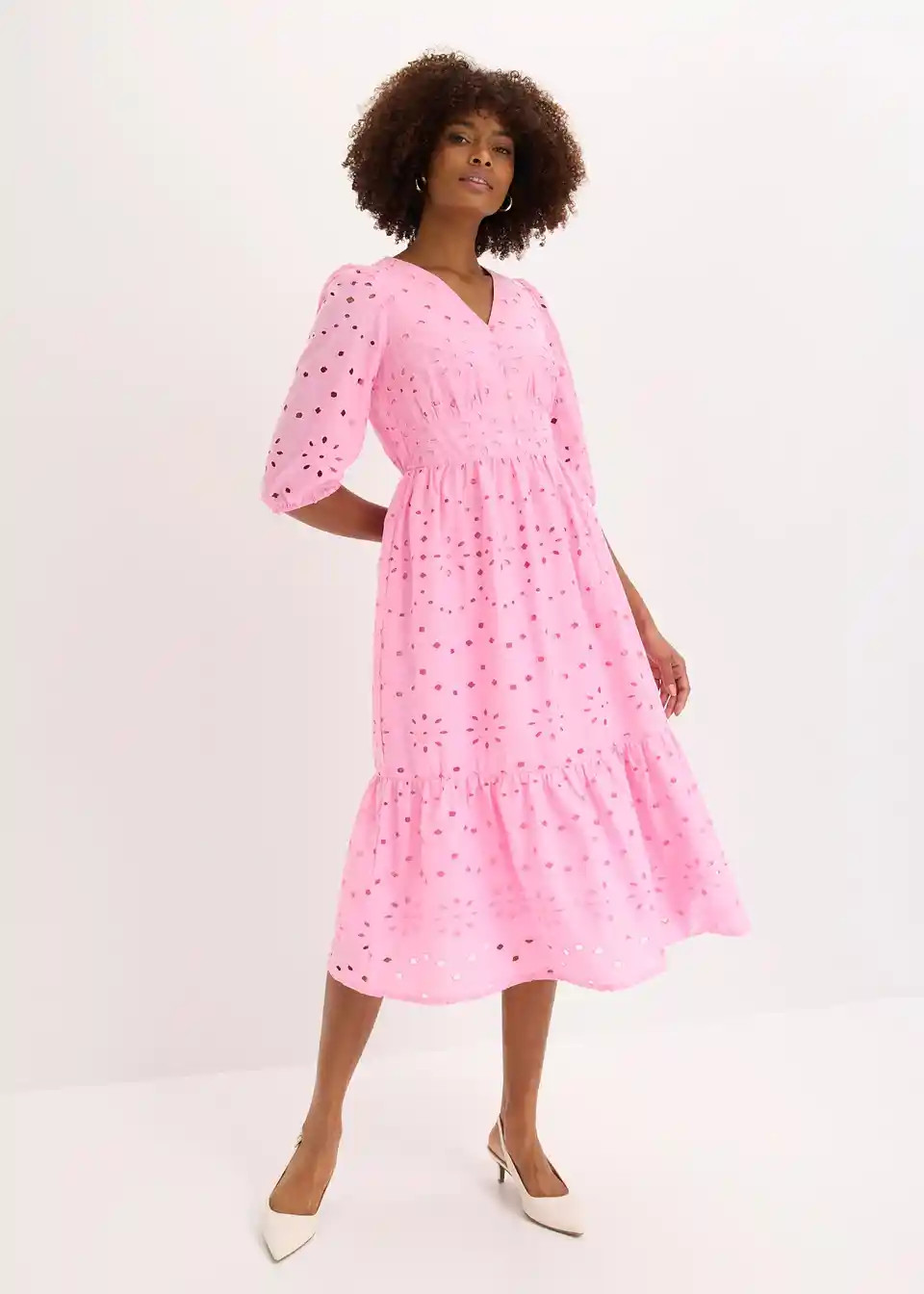Lochstickerei-Midikleid aus reiner Baumwolle | Bonprix DE