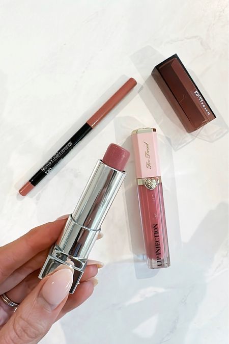 Lip liner shade: Dusty Rose
Lipstick shade: Warm Me Up
Lip gloss shade: Glossy & Bossy 
