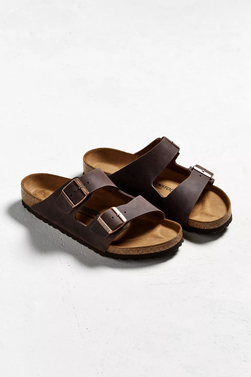 Birkenstock Arizona Leather Sandal | Urban Outfitters (US and RoW)
