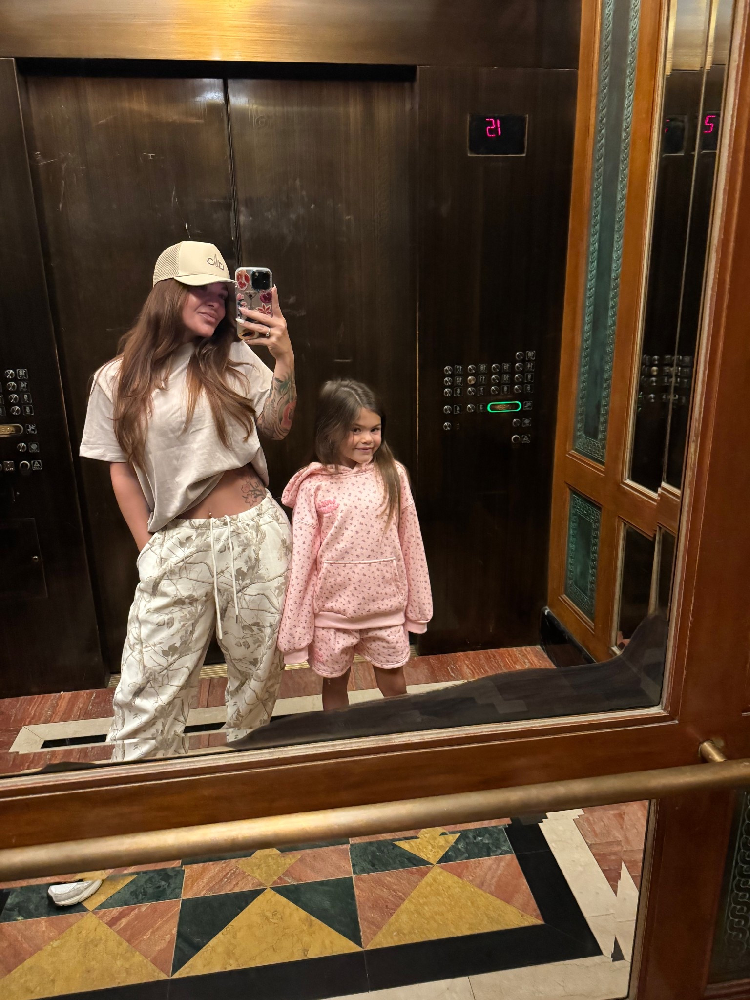 Casual with my girl 

#LTKgrwm #LTKFindsUnder100 #LTKmomlife