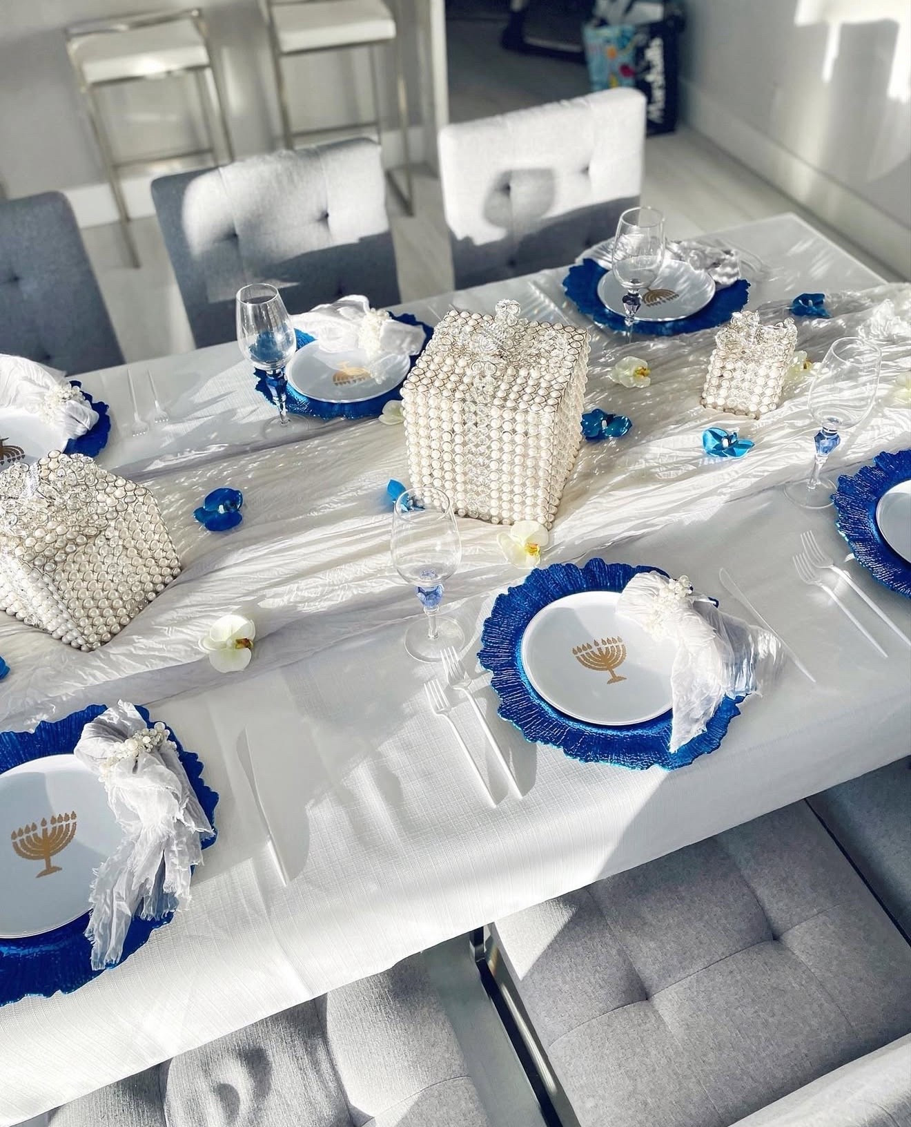 A table set to impress and the best part? It’s easy to put together! 

#LTKGiftGuide #LTKHoliday #LTKHome