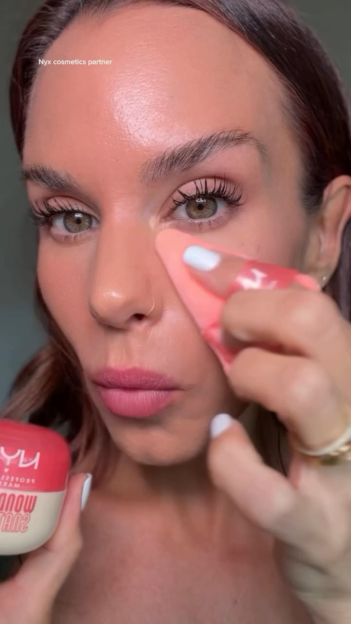 NYX Wonder Snatch Setting Powder helps lock in your makeup while giving skin a smooth, airbrushed finish that lasts.

✨ Lightweight setting powder
✨ Helps blur and smooth the skin
✨ Keeps makeup looking fresh longer

Comment “SNATCHED” and I’ll DM you the shop link. 💌

#taylorbecker #taybeckerbeauty #charlestonsc #snatchedmakeup #settingspowder