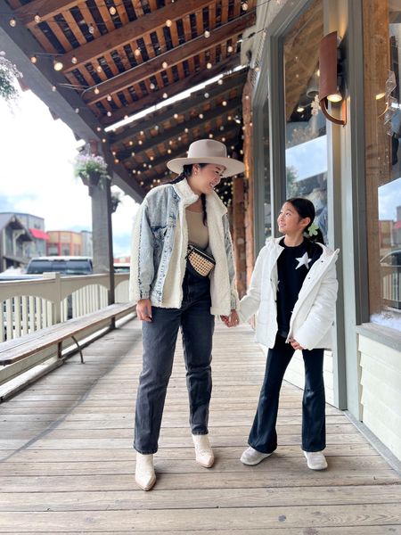 Jackson Hole, WY Outfit
Western Country Outfit
Top: Medium
Jeans: 29S
Denim Sherpa Jacket: Small