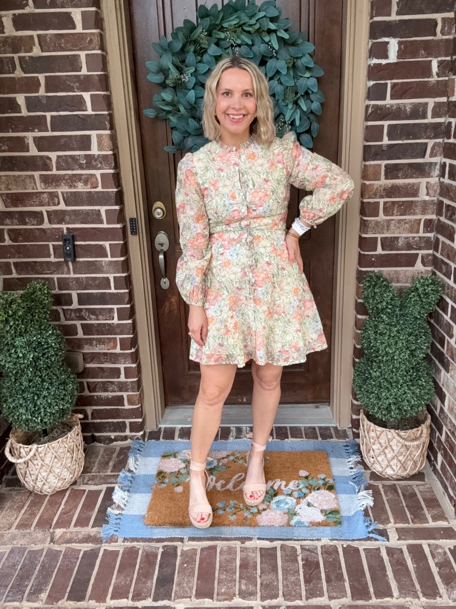 Size small dress

Spring dress, Mother’s Day outfit, summer dress, over 40

#LTKMothersDay #LTKSaleAlert #LTKOver40