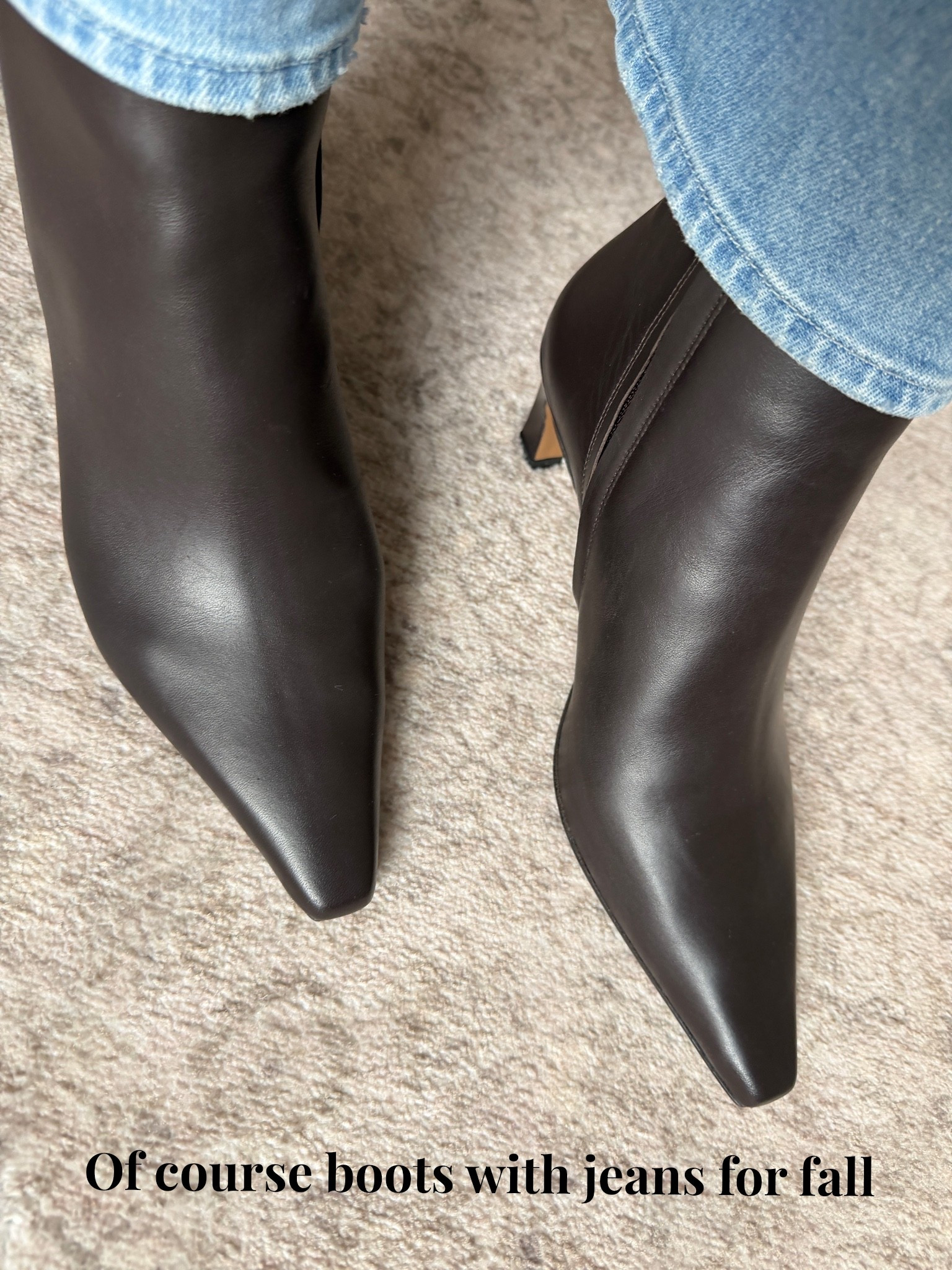 This fall go slim and elegant with these @lacanadienneshoes ankle boots. They look perfect with your blue denim jeans #sponsored