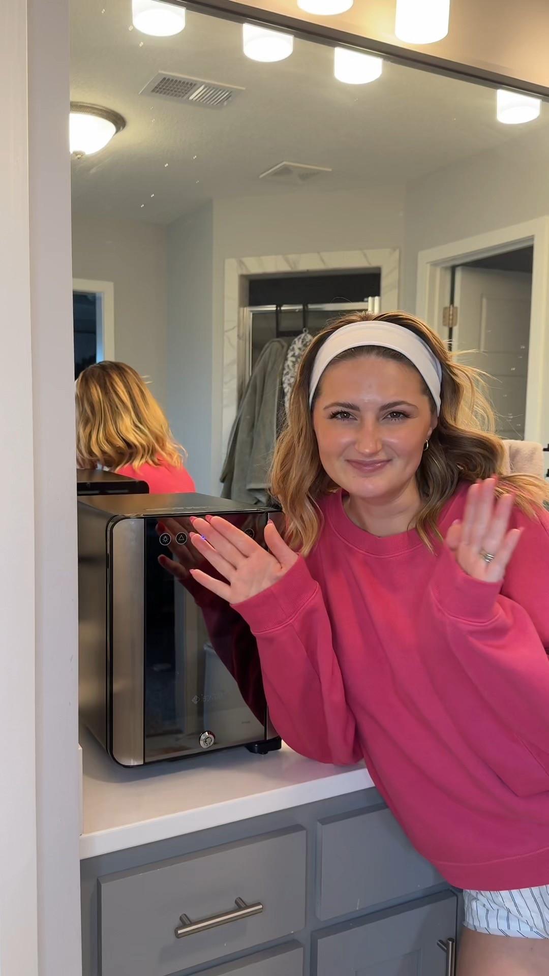 I cannot recommend this skin care fridge enough. It has been a complete game changer for my skin care routine and has helped clear up my skin and reduce puffiness and redness overnight. @essentialcooler
#essentialcoolerteam #SkinCare #SkinCareProducts #SkinCareFridge
