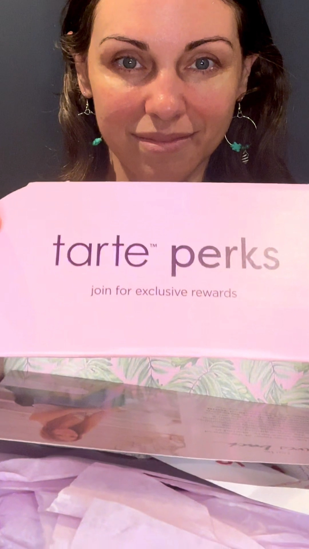 I love the creamy consistency of this color correcting concealer from Tarte cosmetics. This is the light peach color and it blended perfectly into my skin. 
#tarte

#LTKHoliday #LTKgrwm #LTKBeauty