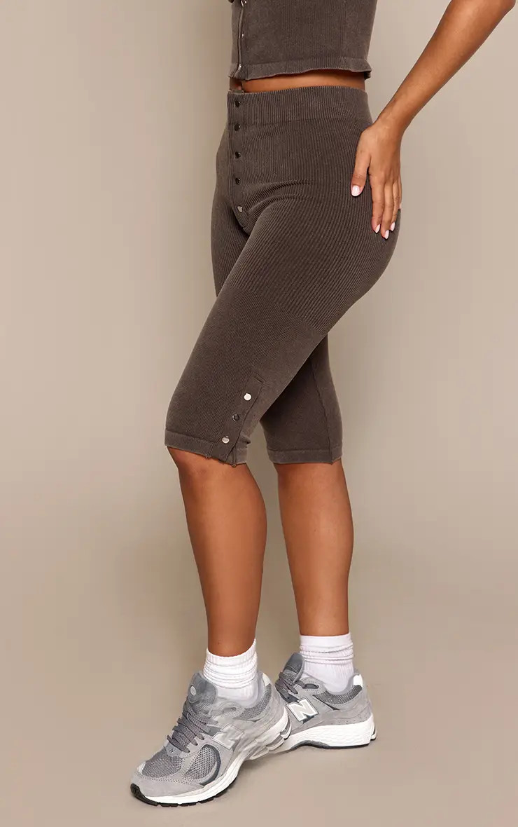 Petite  Contour Rib Popper Detail Capri Pants | PrettyLittleThing US