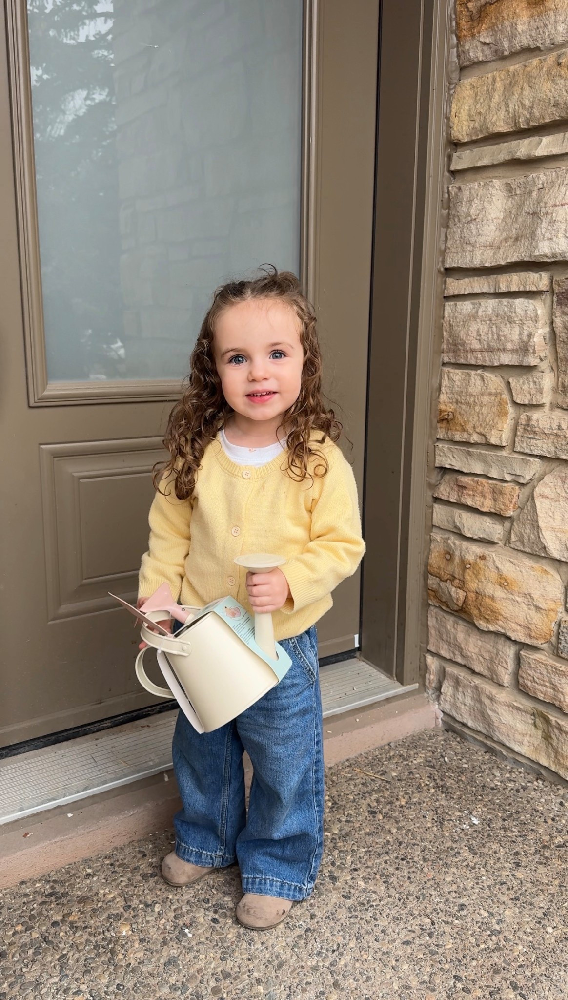 someone’s ready for spring gardening at the new house 🌷☔️🌱🧹🌞