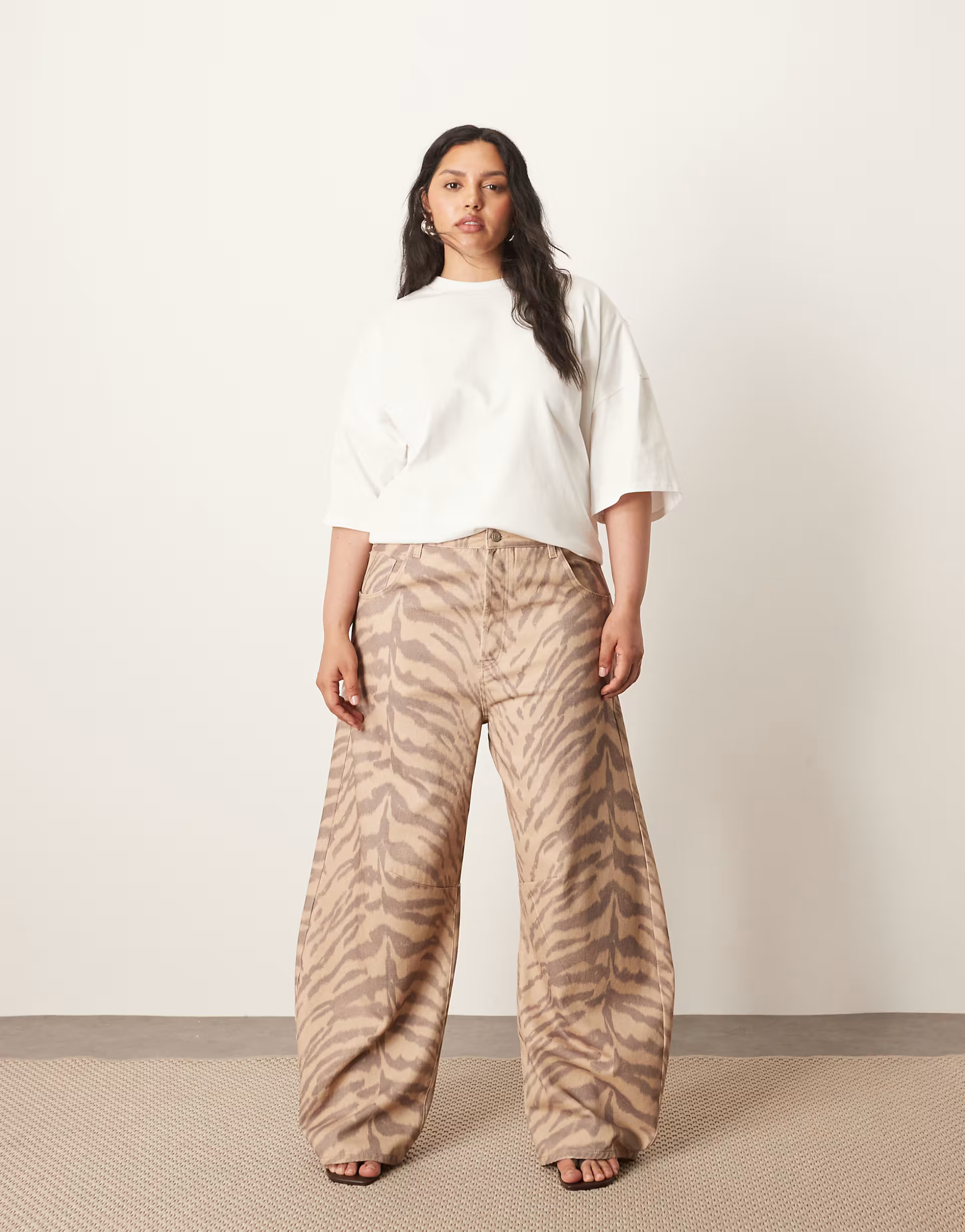 ARRANGE Curve Sydney denim barrel leg jeans in natural tiger print | ASOS (Global)