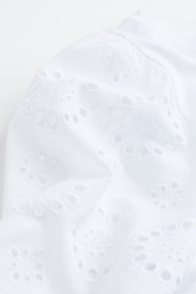 Eyelet Embroidery T-shirt | H&M (US + CA)