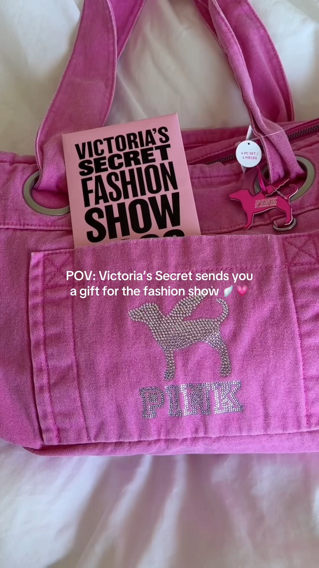 Victoria’s Secret & VSPINK Fashion Show collection!! 🪽💓

#victoriassecret #victoriassecretfashionshow #fashionshow #vspink #pink #victoriassecrethaul #loungewear #totebag #leggings #yogapants @victoriassecret

#LTKgrwm #LTKootd #LTKSeasonal