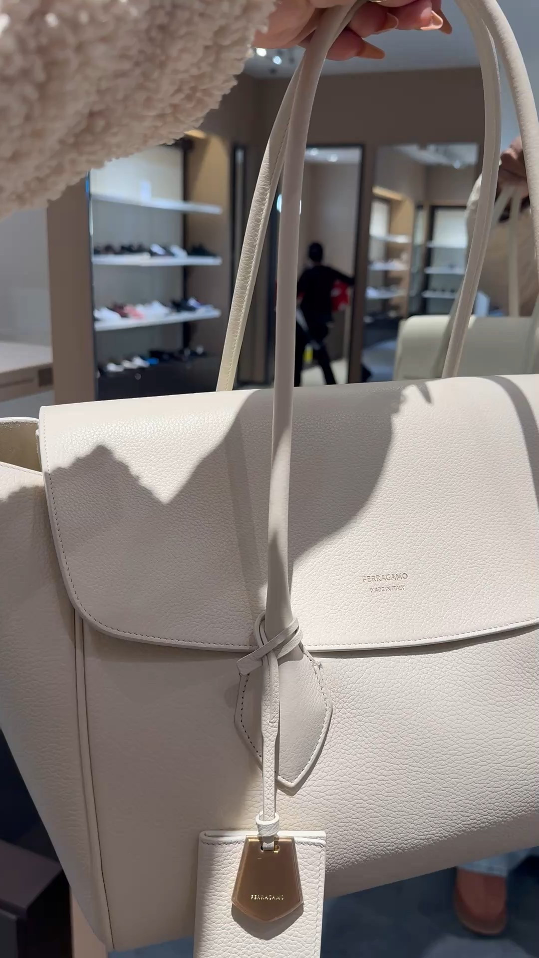 This is such a great work bag and it’s also the perfect size for travel amd more. I found it at the outlet for under $1000. Such a steall

#LTKSeasonal #LTKSaleAlert