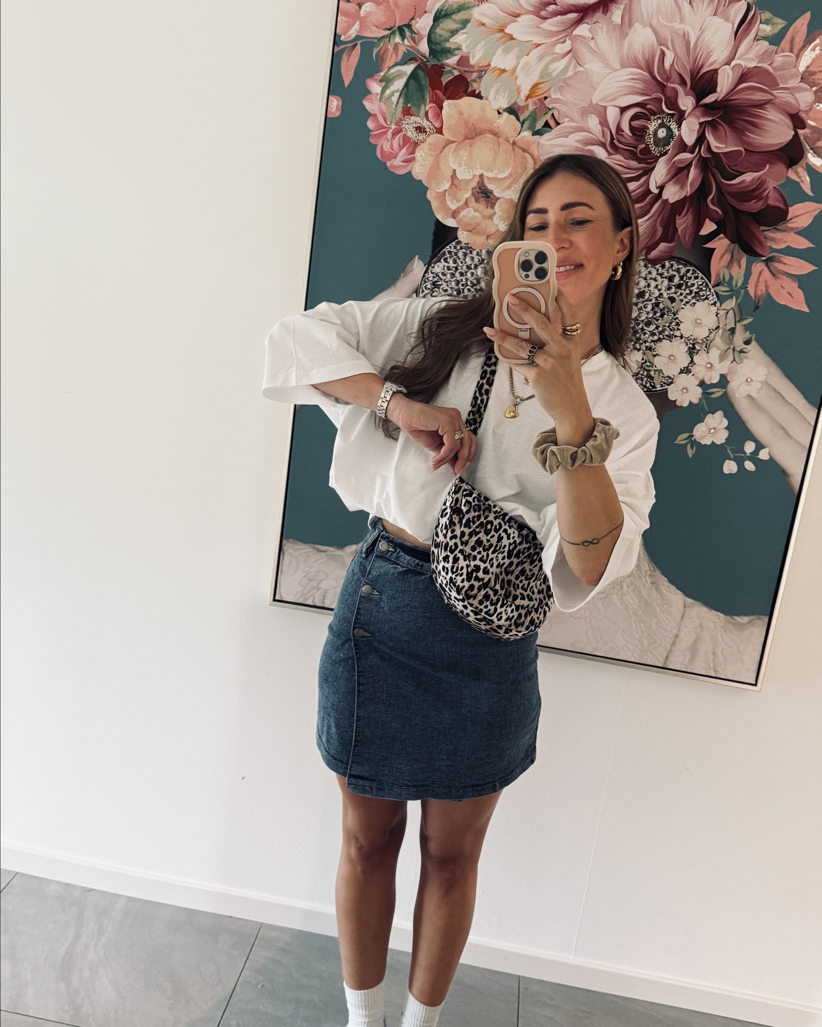 Sportlicher Sommer Look🤍

Das Shirt trage ich in L & den Rock in Größe 34 
Wenn ihr bei den Schuhen zwischen einer Nummer schwankt nehmt besser ne Nummer größer 

#LTKdeutschland #LTKsummer #LTKstyletip