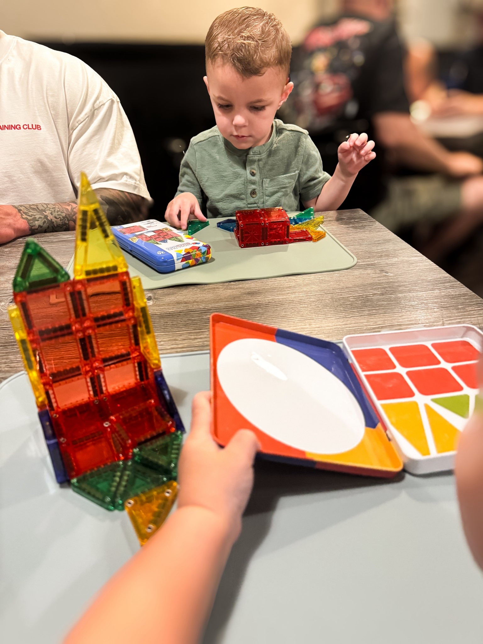 Best purchase of 2025, hands down. 😮‍💨 Keeps them busy at restaurants or in the stroller and takes up minimal space in the bag. 👏 



ToddlerTravel BabyFinds MomLife MomHacks ToddlerHacks BusyBaby Magnetiles ToddlerActivities 

#LTKBaby #LTKKids #LTKFamily