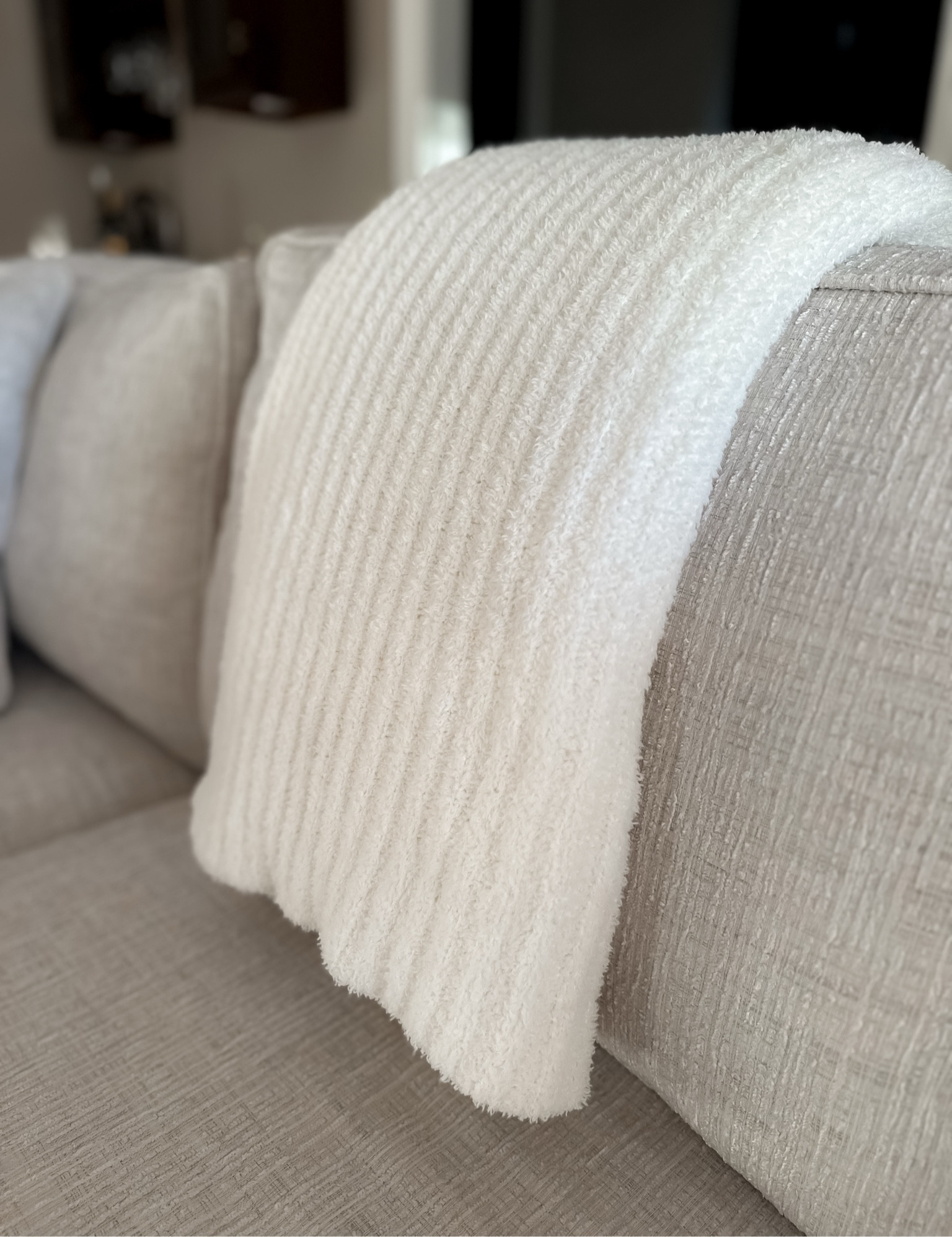 Blanket refresh w/ Luxome 🤍✨🥱☁️💤

I’ve been loving my summer bedding from Luxome and needed to add one more layer for the colder months ahead! The Ultra Plush Throw blanket is incredible! It is silky soft, lightweight, and perfect for the cooler months. 

The weighted blanket also adds the perfect touch if I’m chilly throughout the night or want to relax and snuggle up while reading or watching TV.

This would make an amazing gift as well this holiday season! 

You can shop my favorite @Luxome products at the links below!

#ad #bedding #luxome #beddingrefresh #blanket #bamboosheets #quilt #weightedblanket #summerbedding #under200 #home #bedroom #luxomecomfort #makethebed #beddinghaul #lovemyluxome #luxomebedding

#LTKSeasonal #LTKSaleAlert #LTKHome