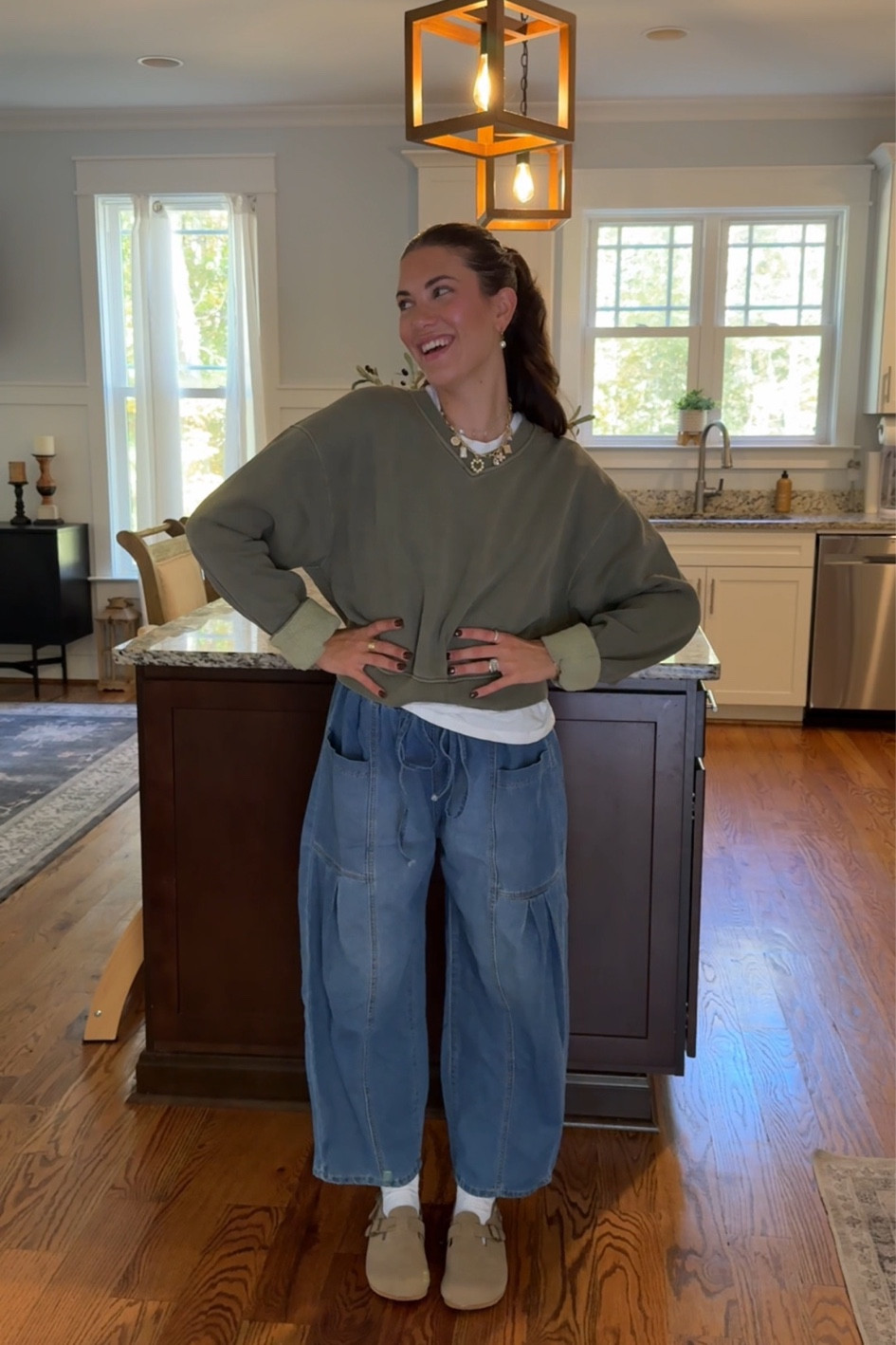 Give me all the cozy mom fits! Obsessed with this crewneck from Amazon- comes in multiple colors + the perfect crop fit! I sized up for an oversized look + cuffed sleeves. 