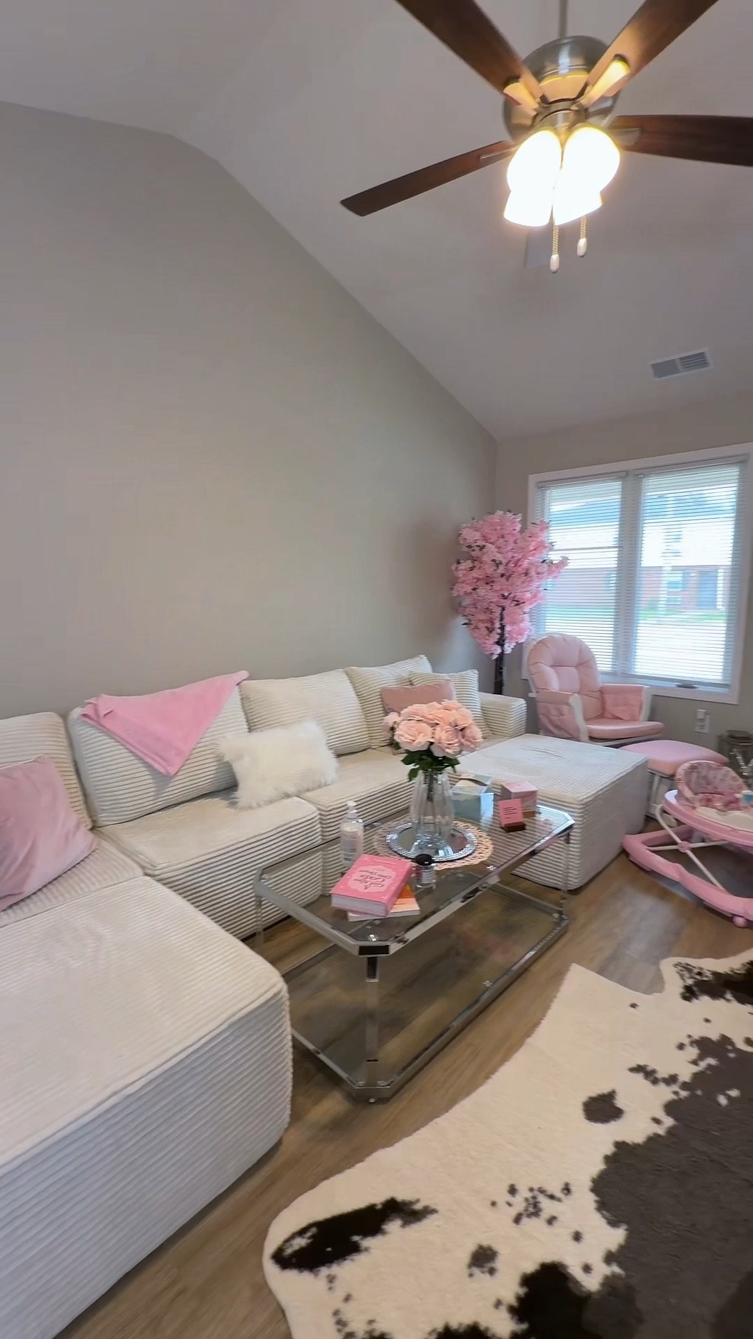 Love my new set up!! #homedecor #LTKDecor #newcouch #couch #bonelesscouch

#LTKHome #LTKHome