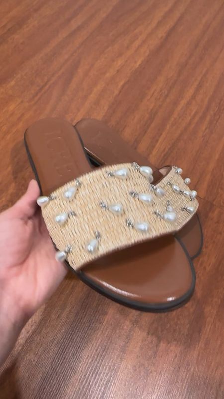 The most comfortable and gorgeous sandals! Love the pearls! True to size 