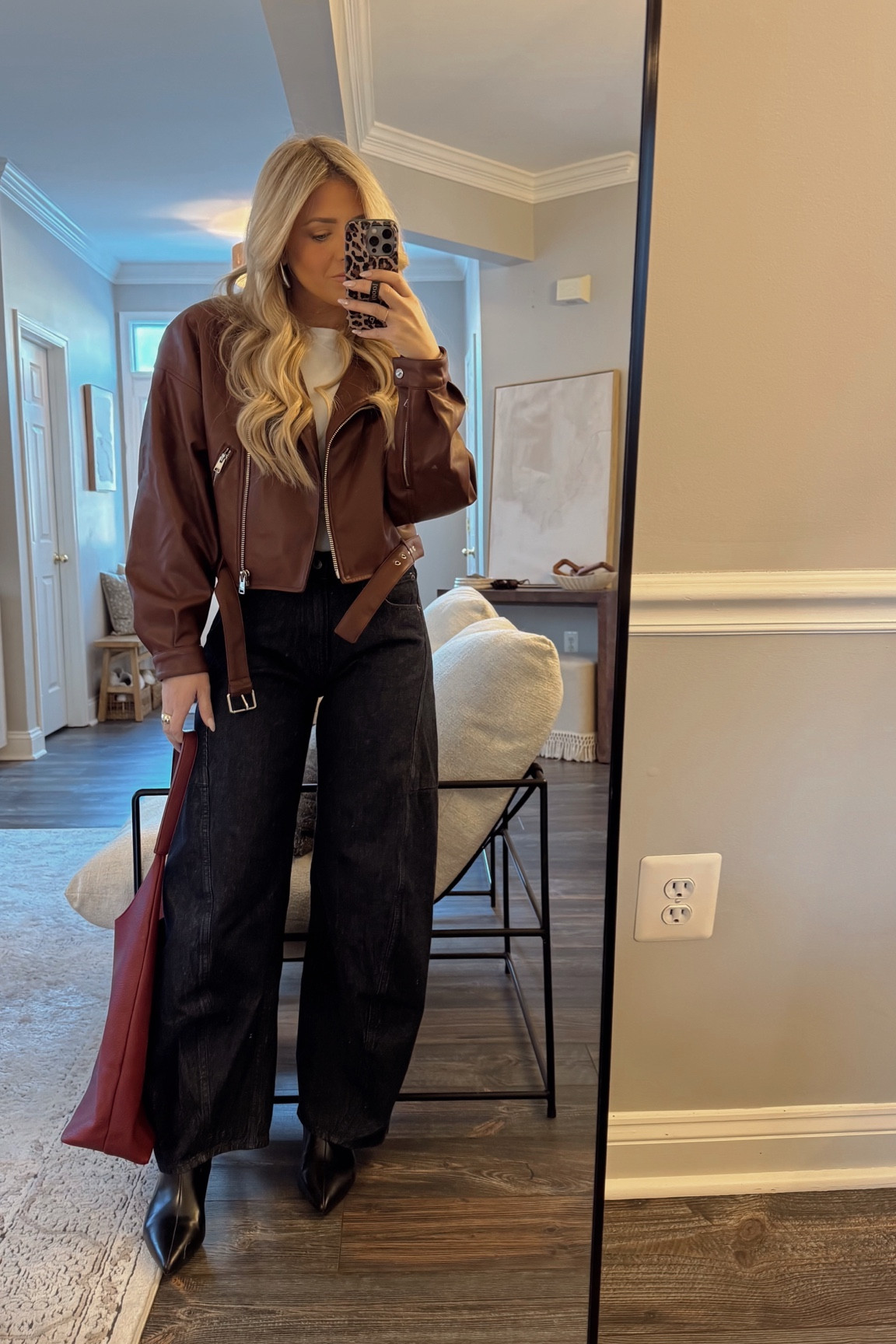 Ultra barrel jeans! Love these because they are different and fun. The dark denim is amazing  

#LTKStyleTip #LTKSaleAlert #LTKSeasonal