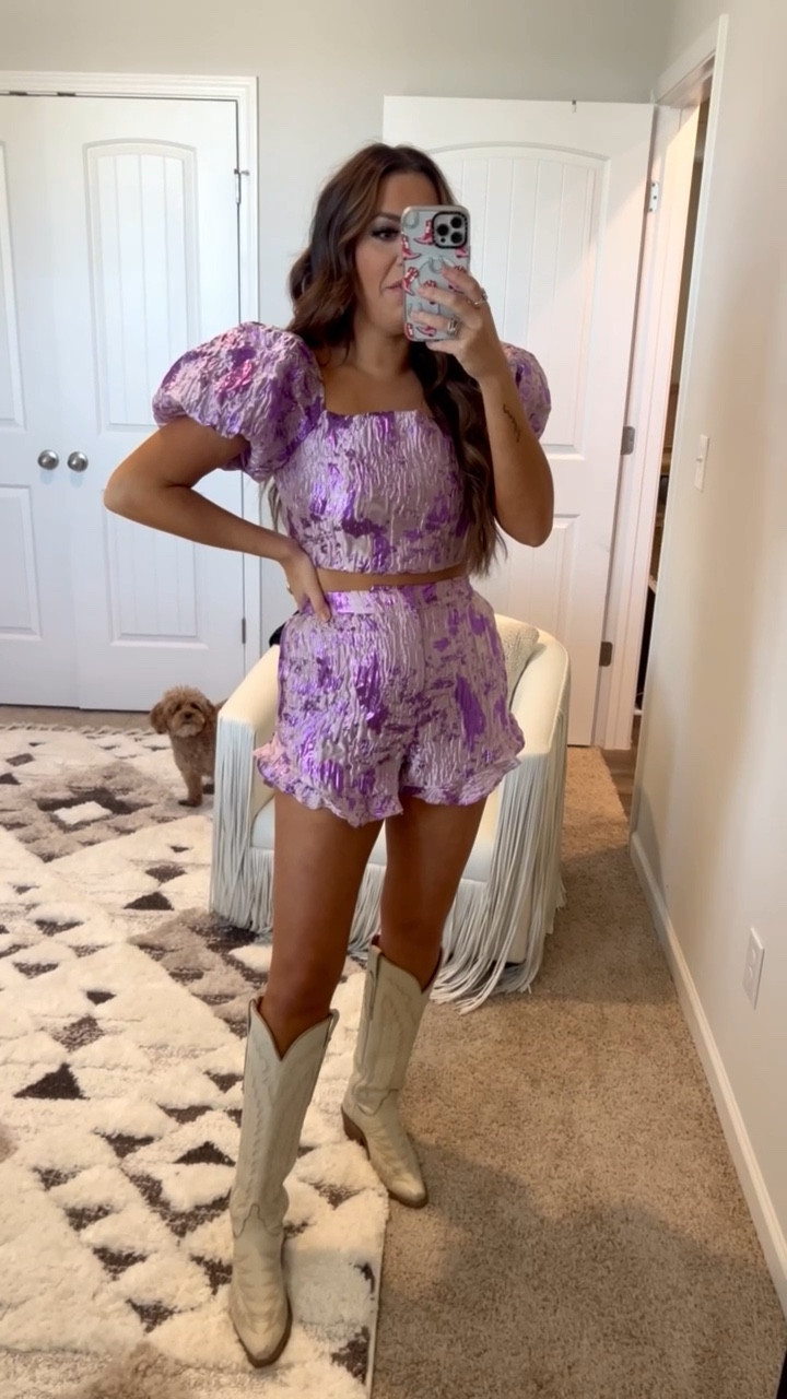 The most adorable two piece set that’s perfect for a going out outfit in Nashville or a country concert outfit. Definitely giving western chic paired with white cowboy boots.
11/15

#LTKstyletip #LTKVideo #LTKSeasonal